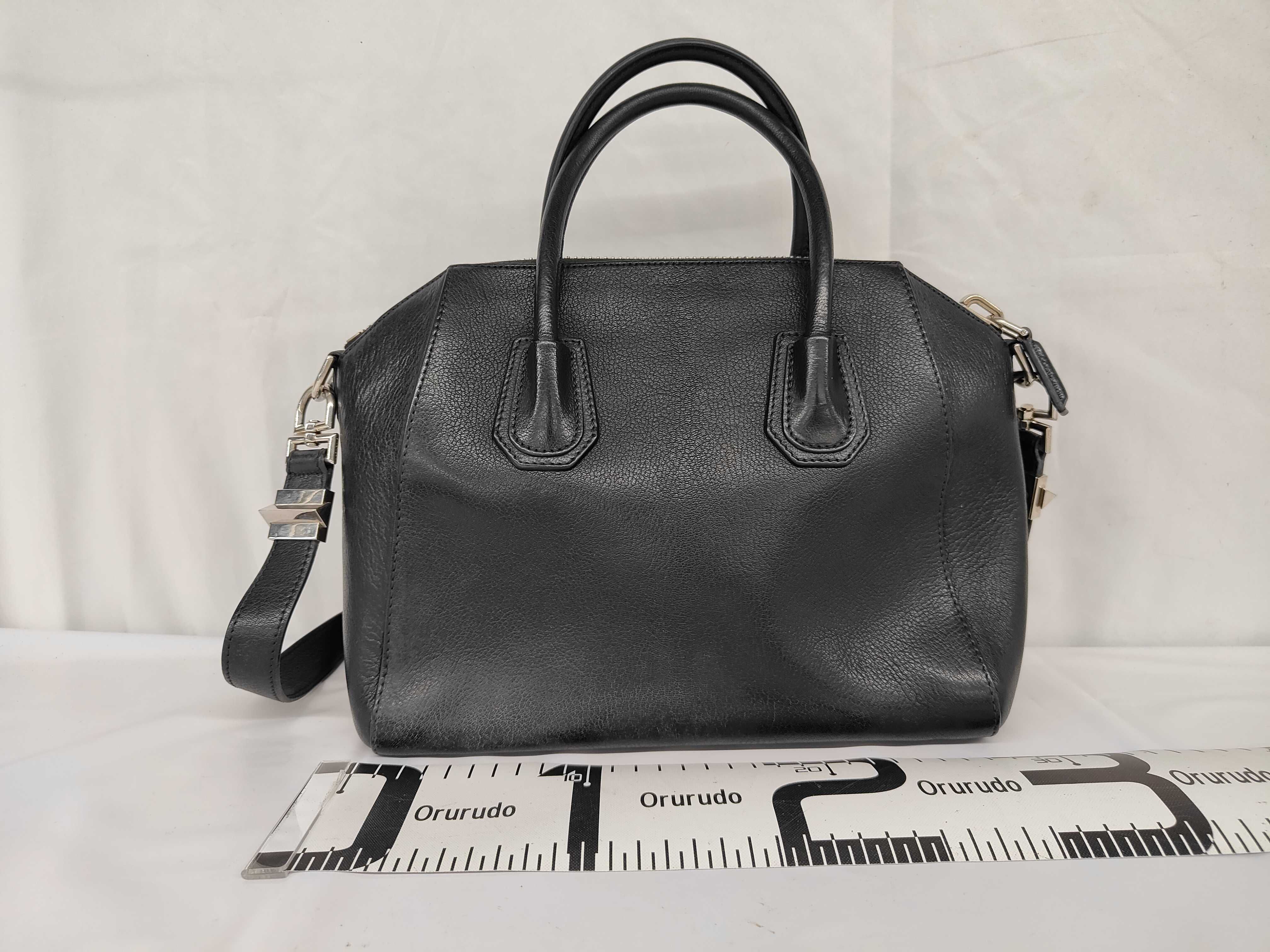 Antigona Medium Black Tote Bag (Handbag) — view 2