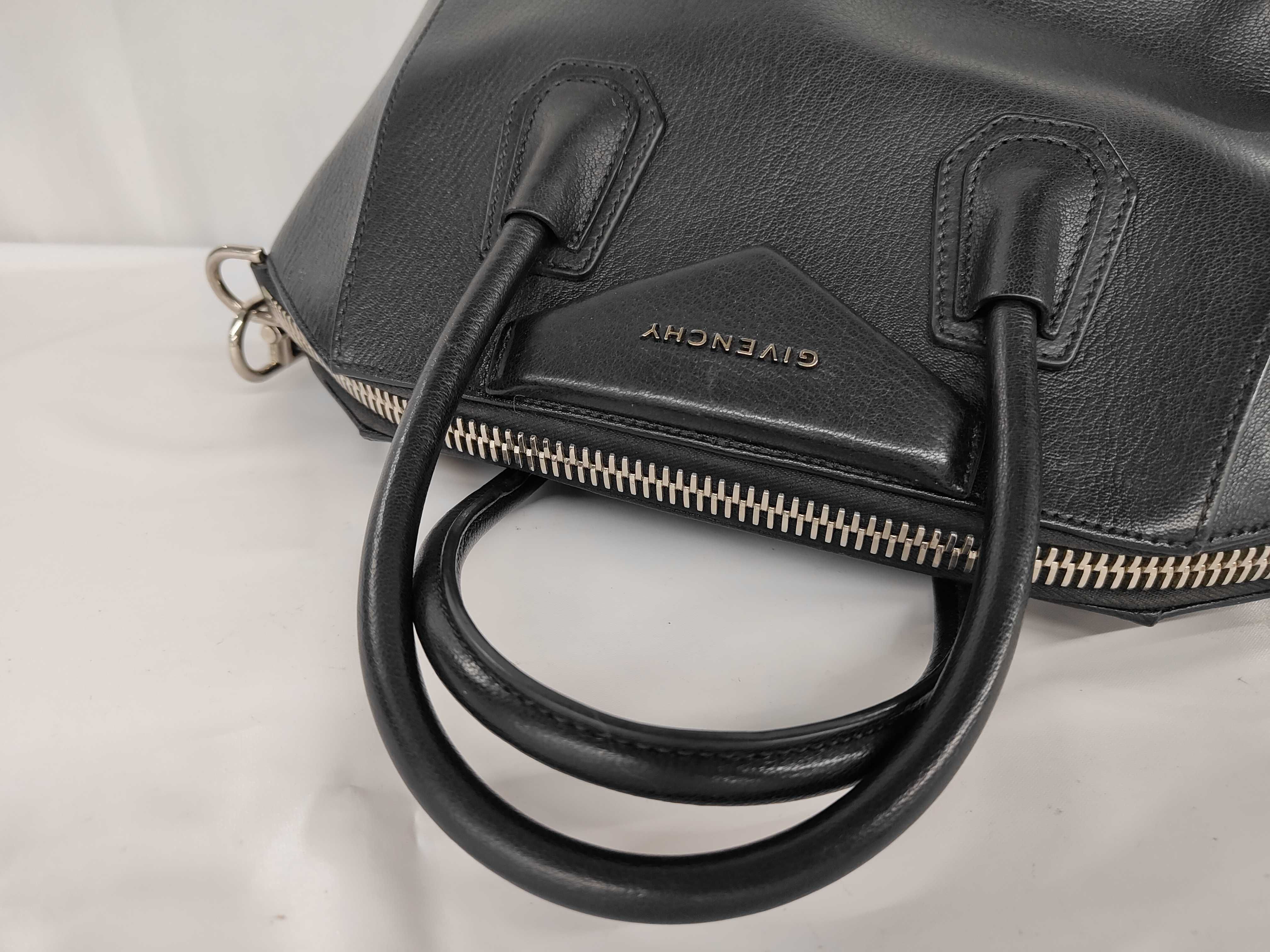 Antigona Medium Black Tote Bag (Handbag) — view 3