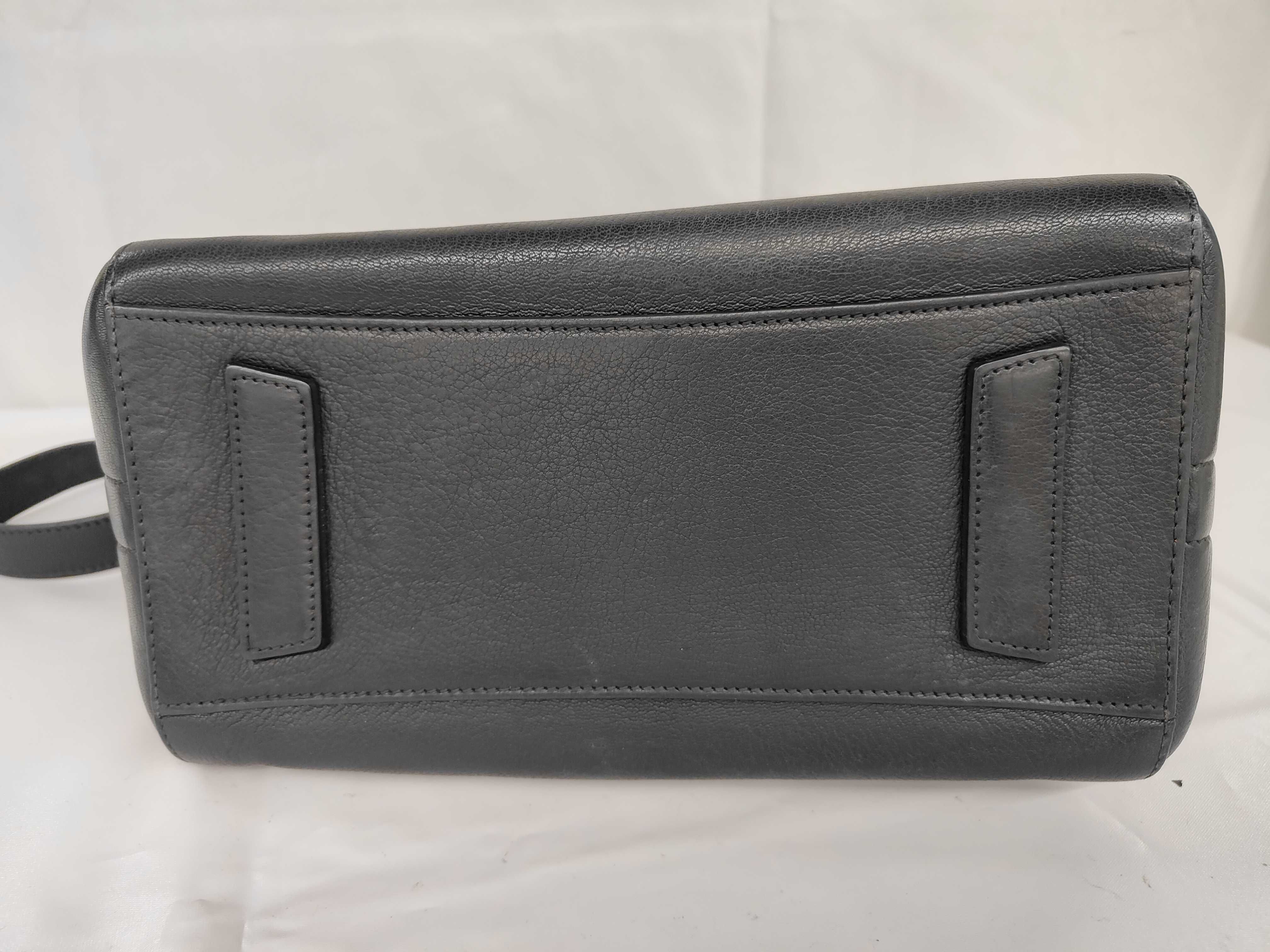Antigona Medium Black Tote Bag (Handbag) — view 6
