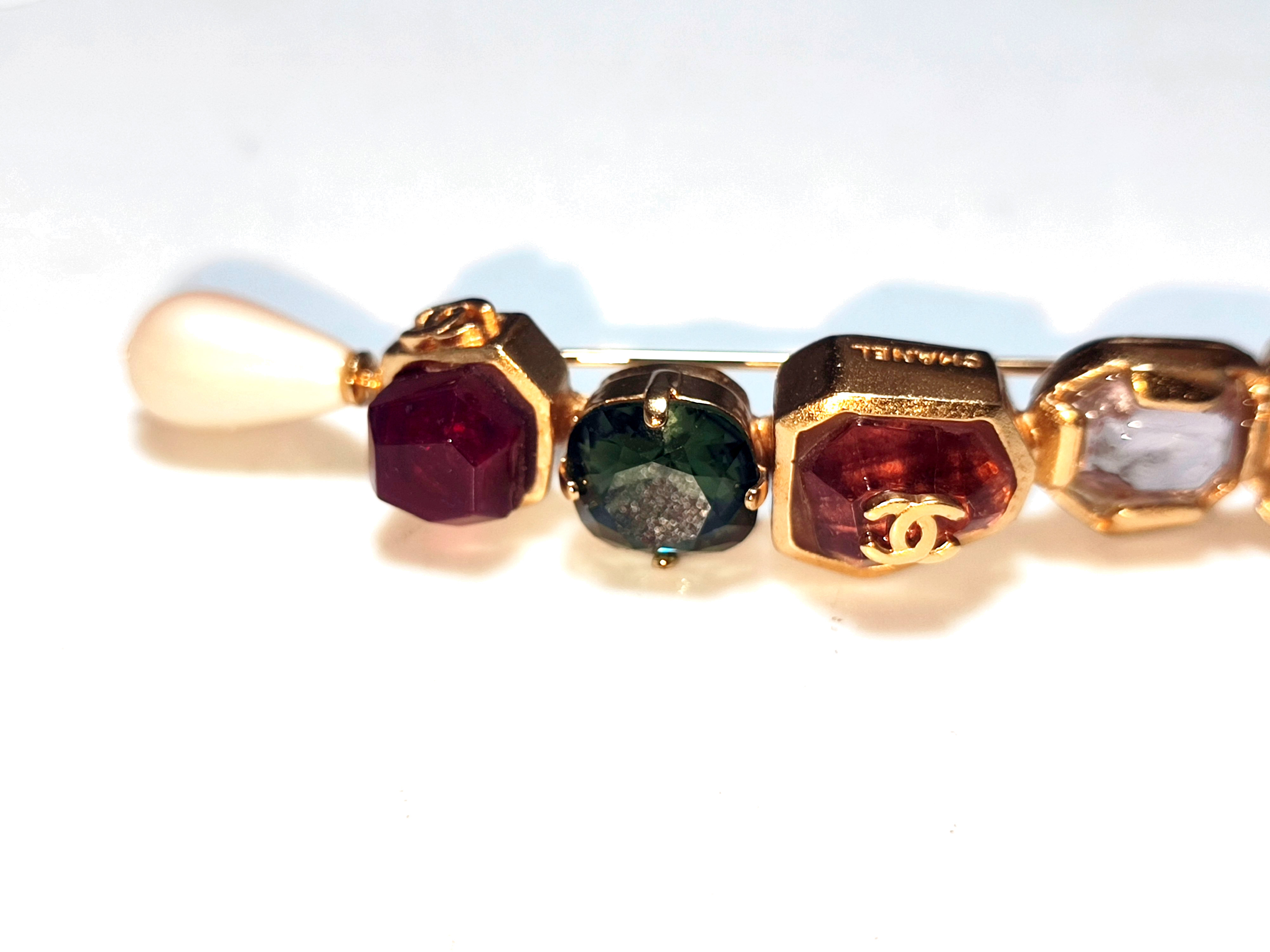Gripoix 01A Brooch — view 3