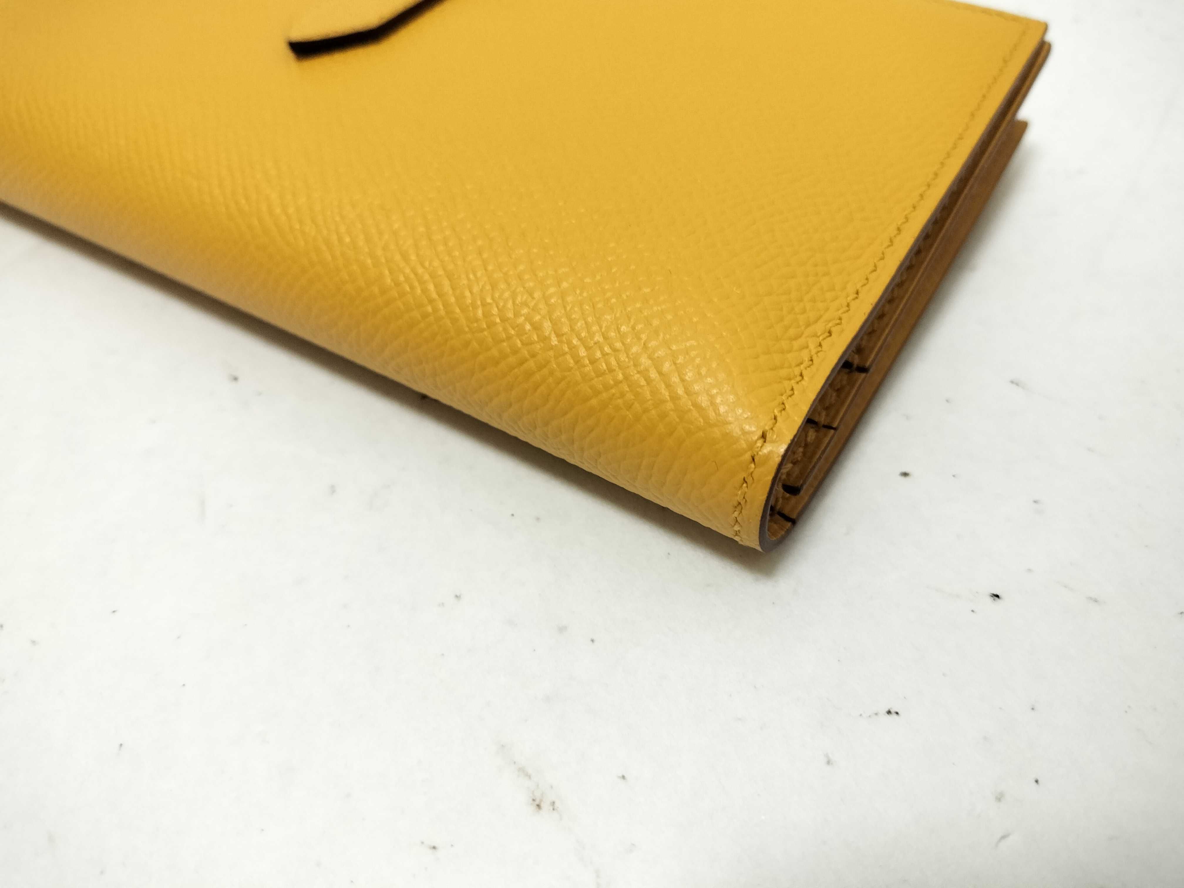 Bearn Long Wallet, Bearn Soufflé, Jaune Ambre, Veau Epsom Leather, C Stamp, Gold Hardware, Wallet — view 4