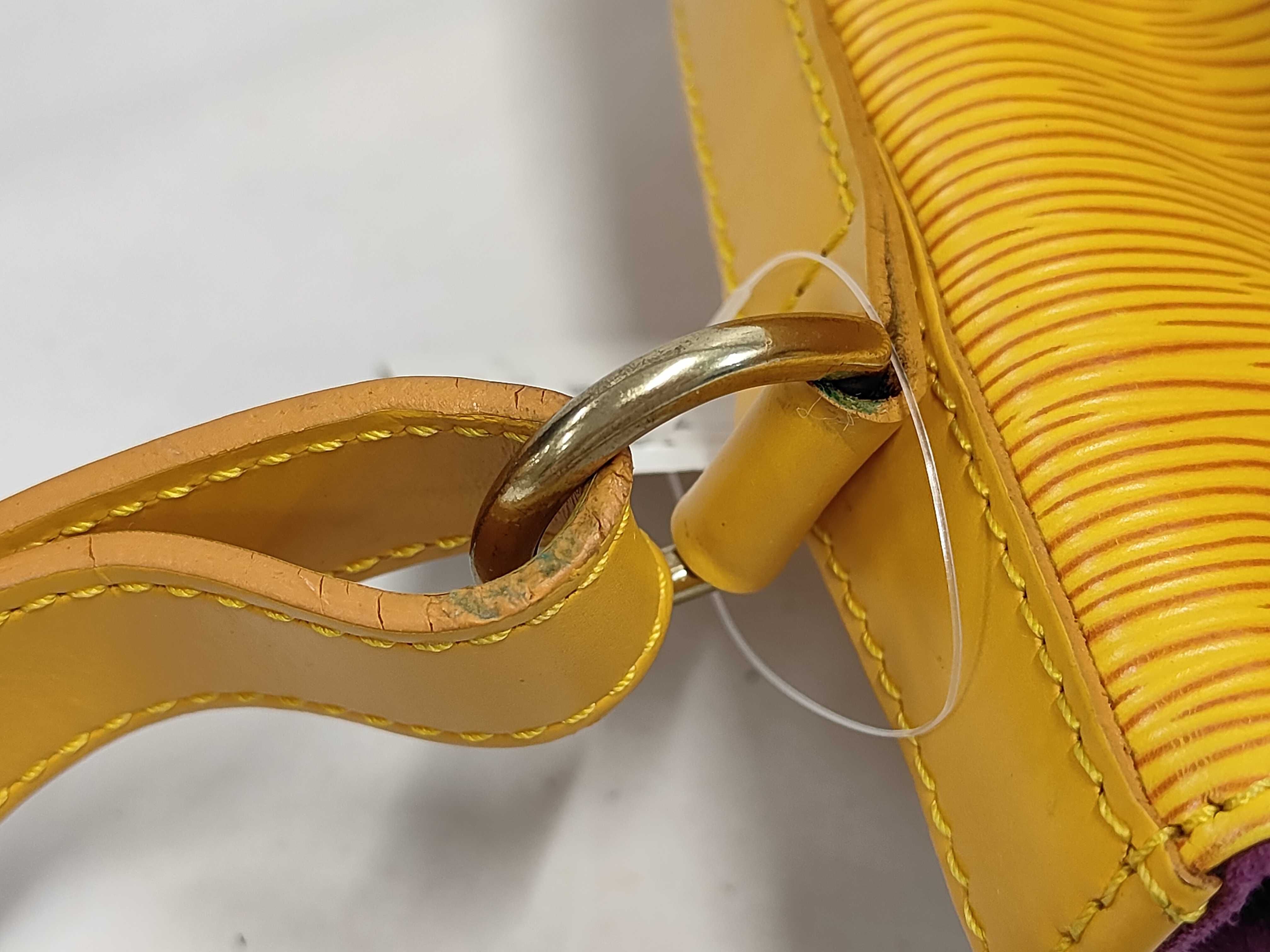 Epi Petit Noé Shoulder Bag — view 7