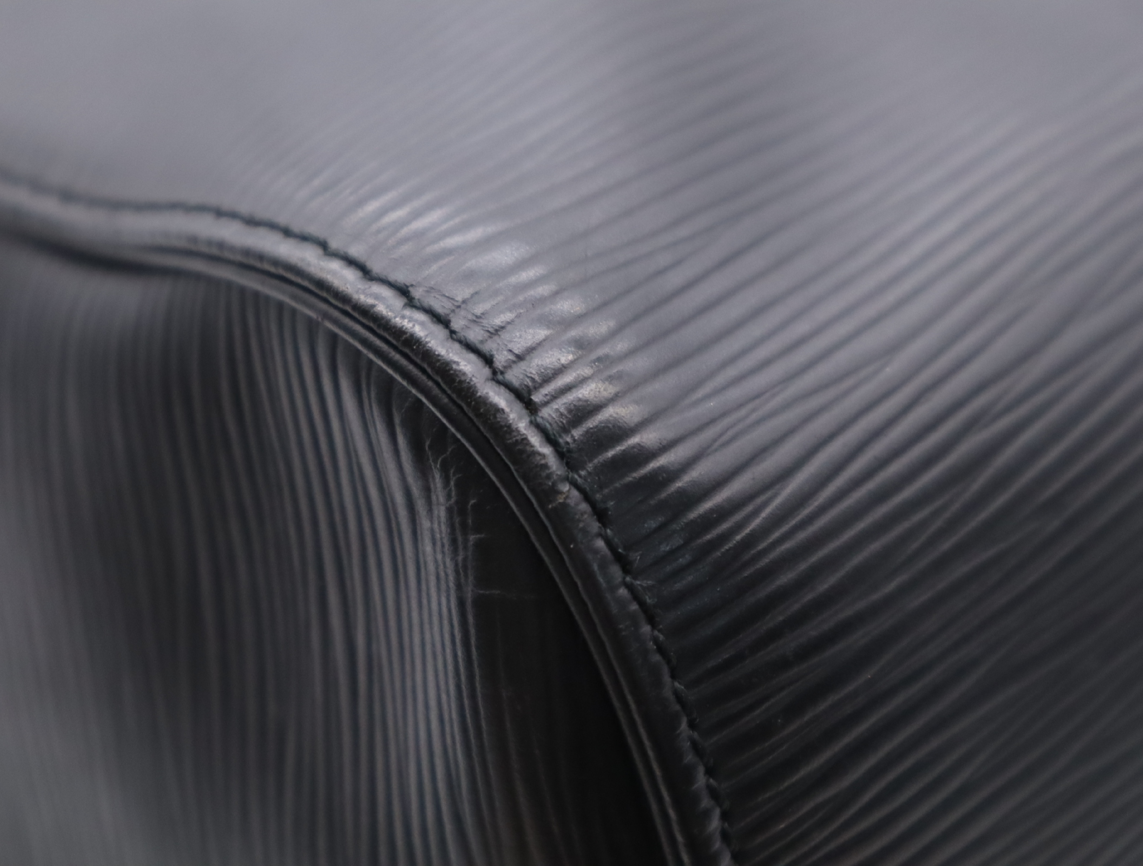 M59062 Epi Keepall 45 Noir Boston Bag — view 6