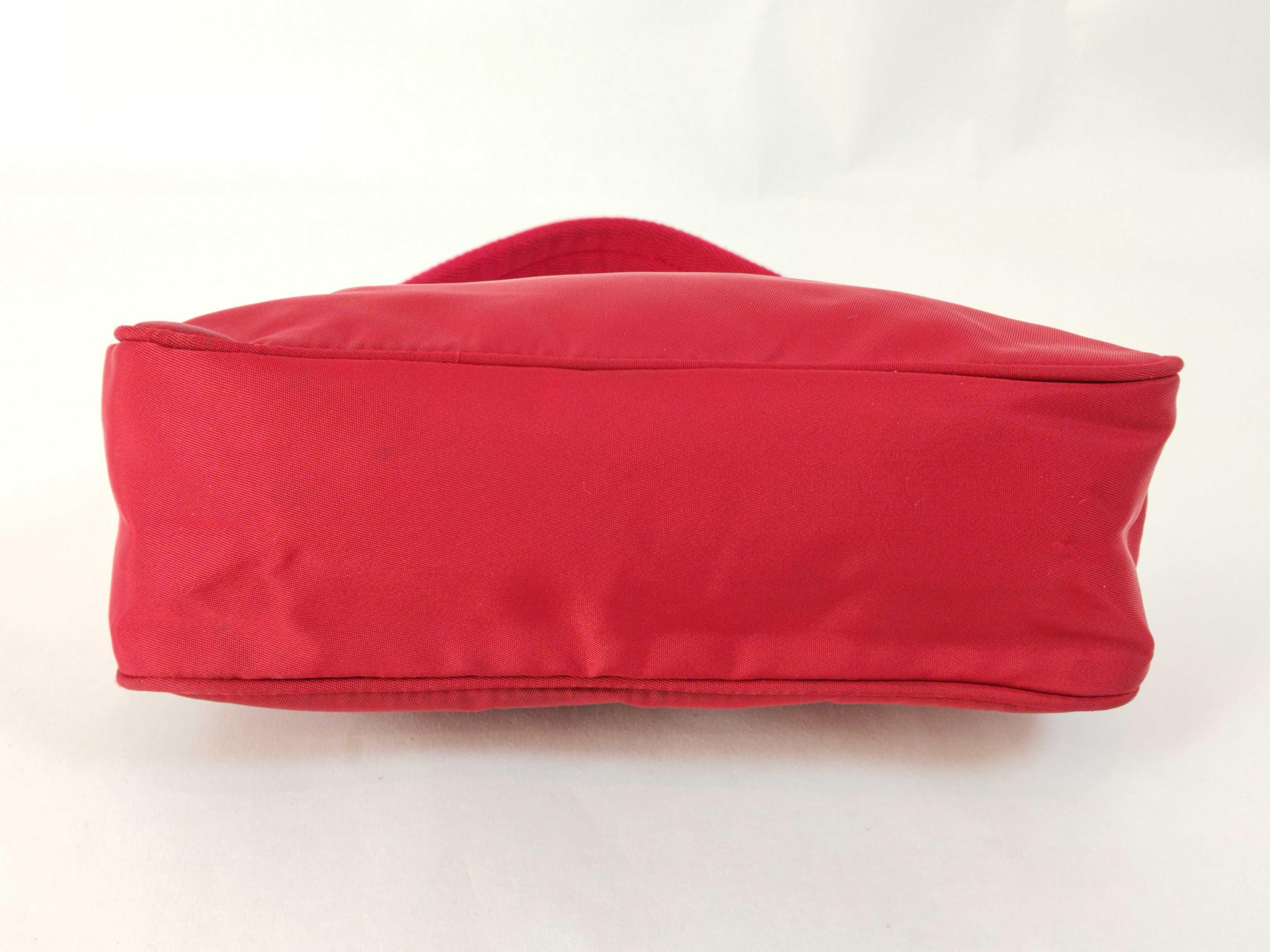 nylon bag, Prada nylon triangular logo one-shoulder bag, hobo handbag — view 7