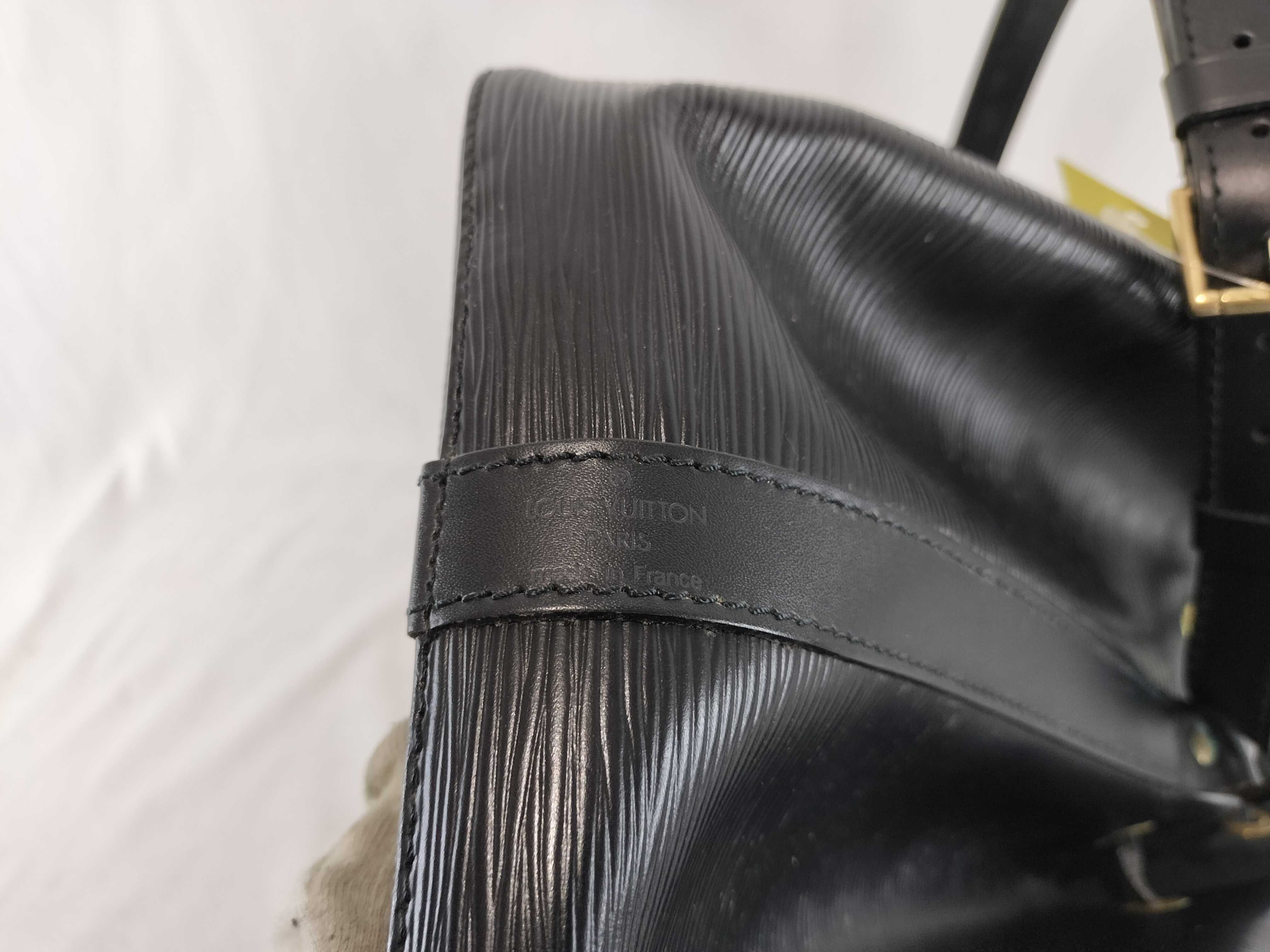 Epi M59012 Petit Noé Noir Shoulder Bag — view 11