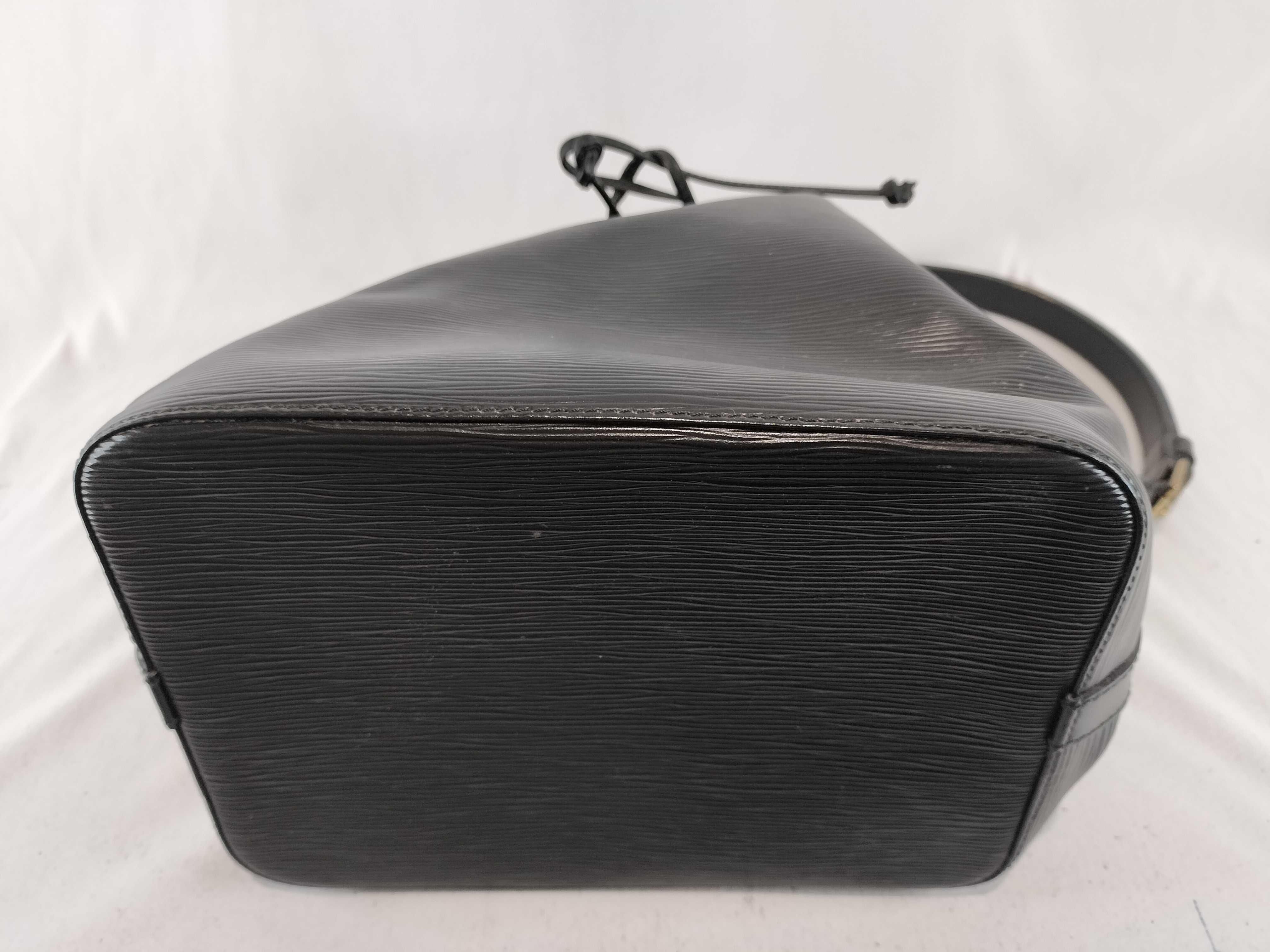 Epi M59012 Petit Noé Noir Shoulder Bag — view 7