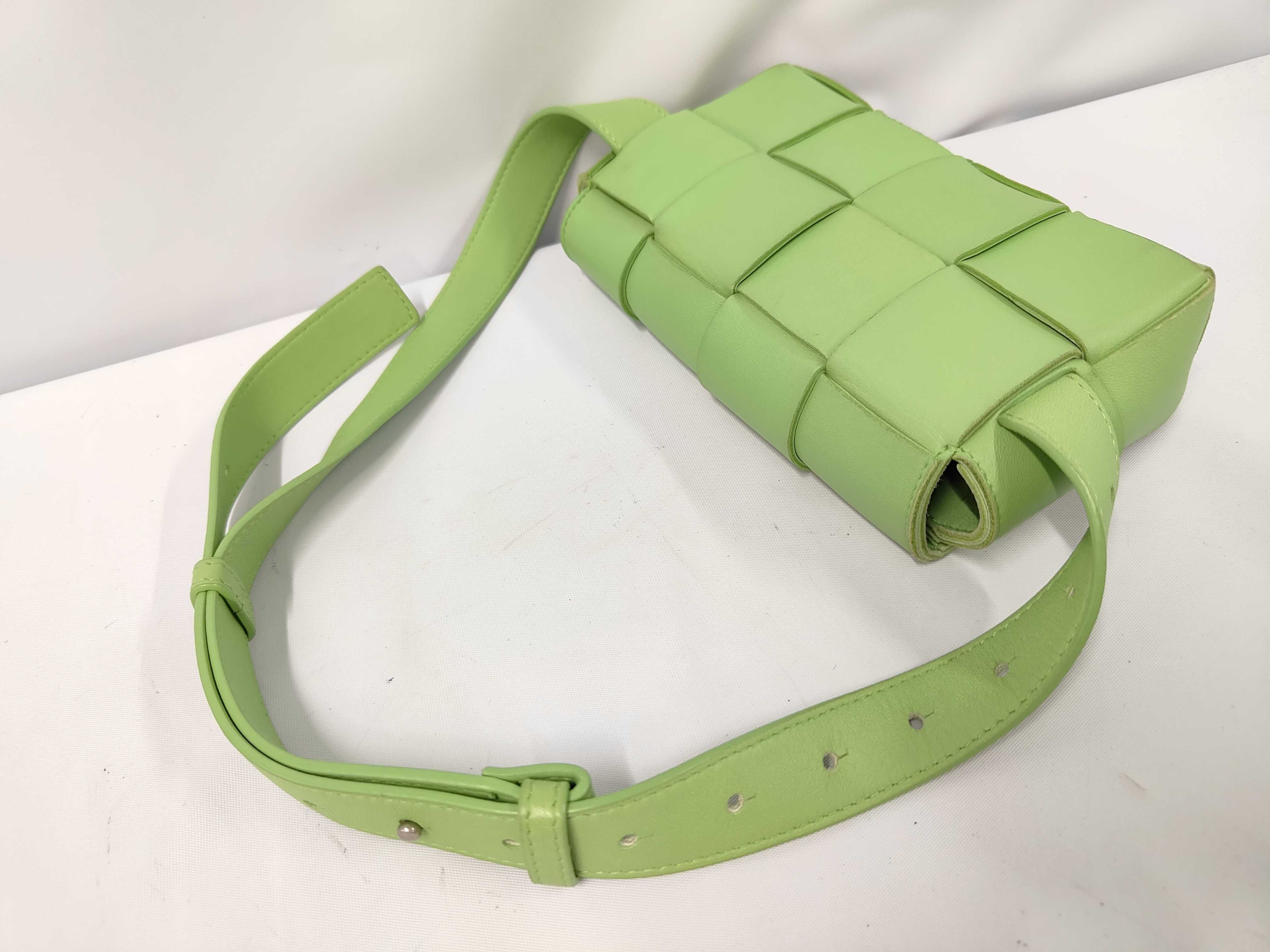 Maxi Intrecciato Cassette Bag Shoulder Bag — view 5