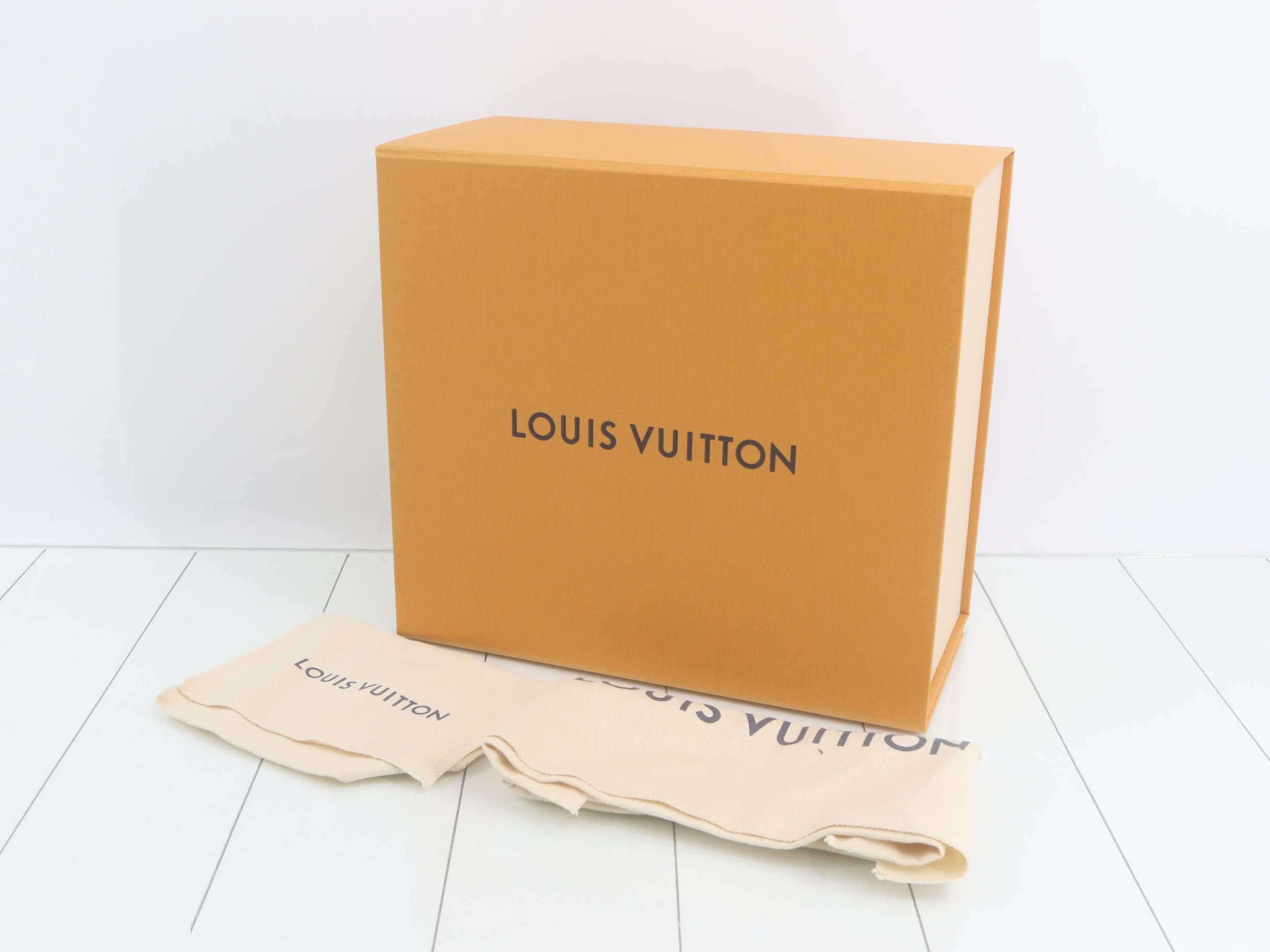LV 2-Way Bag Utility Crossbody M80450 / IC Chip — view 7