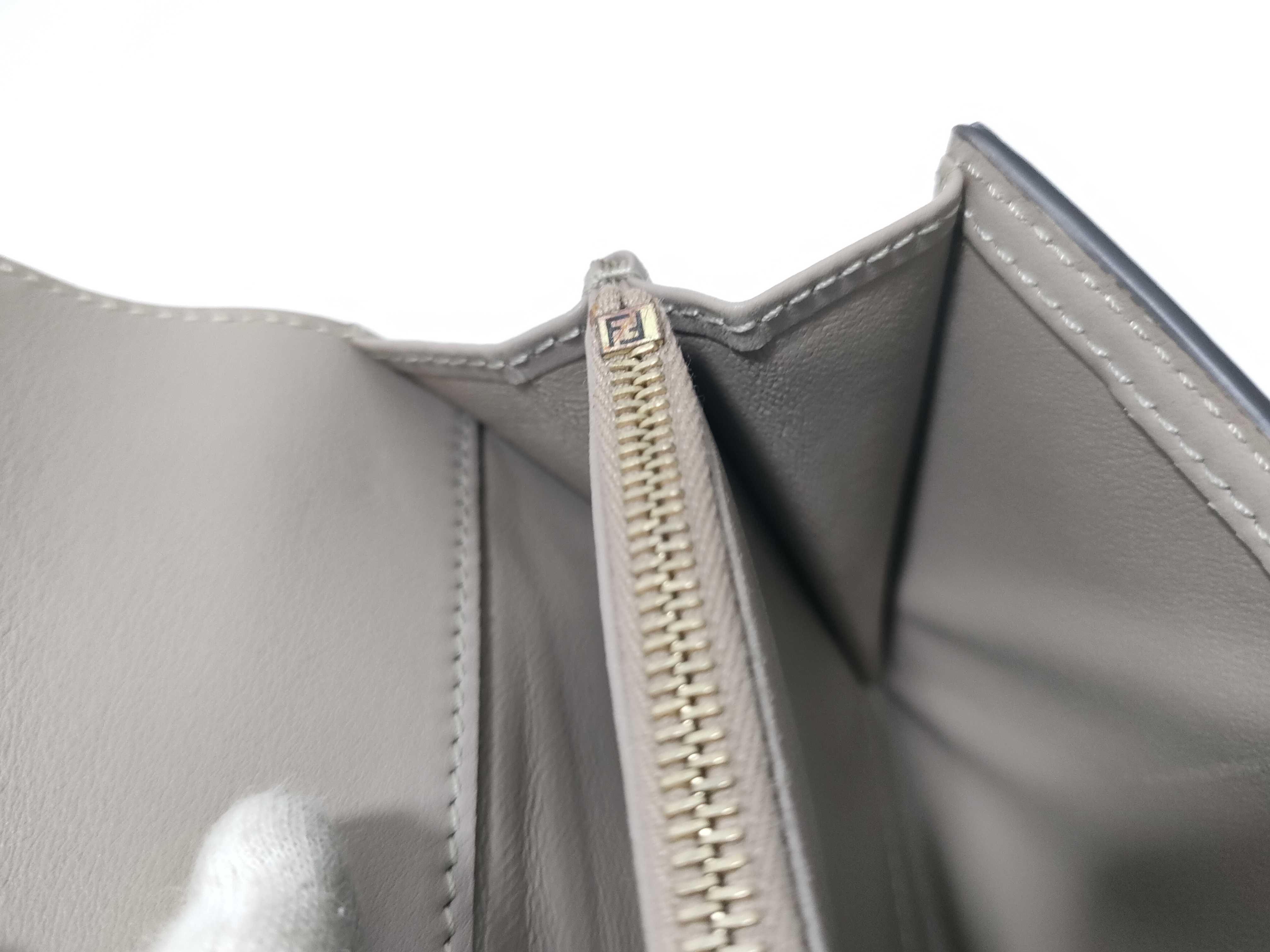 Peekaboo Wallet — view 10