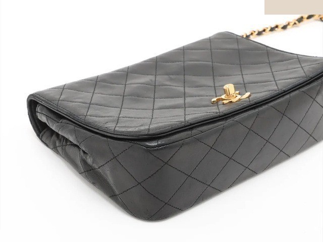 Matelassé lambskin shoulder bag, serial number 0. — view 4