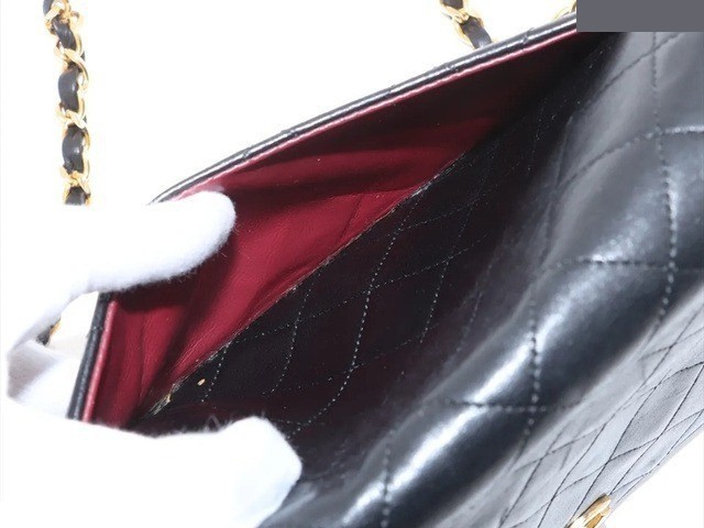 Matelassé lambskin shoulder bag, serial number 0. — view 10