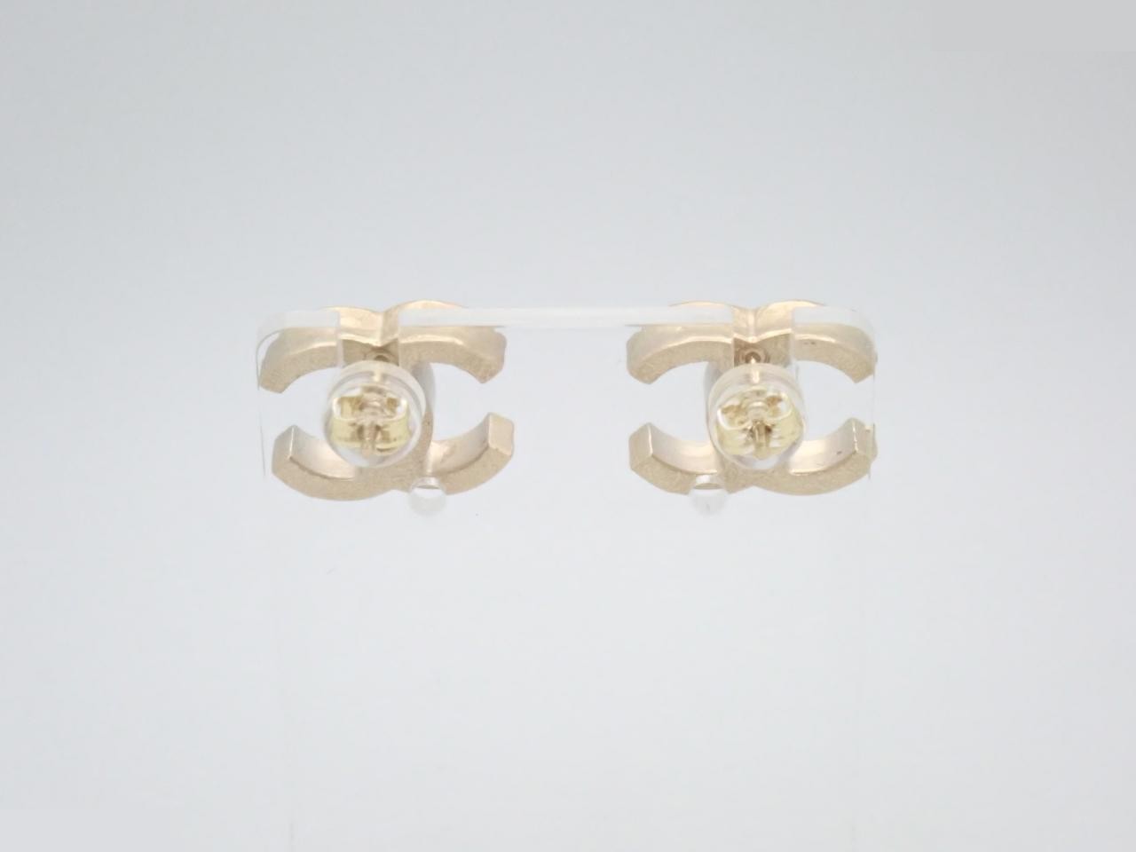 earrings, model 07A, Coco Mark design, matte gold, 1.5cm wide. — view 2