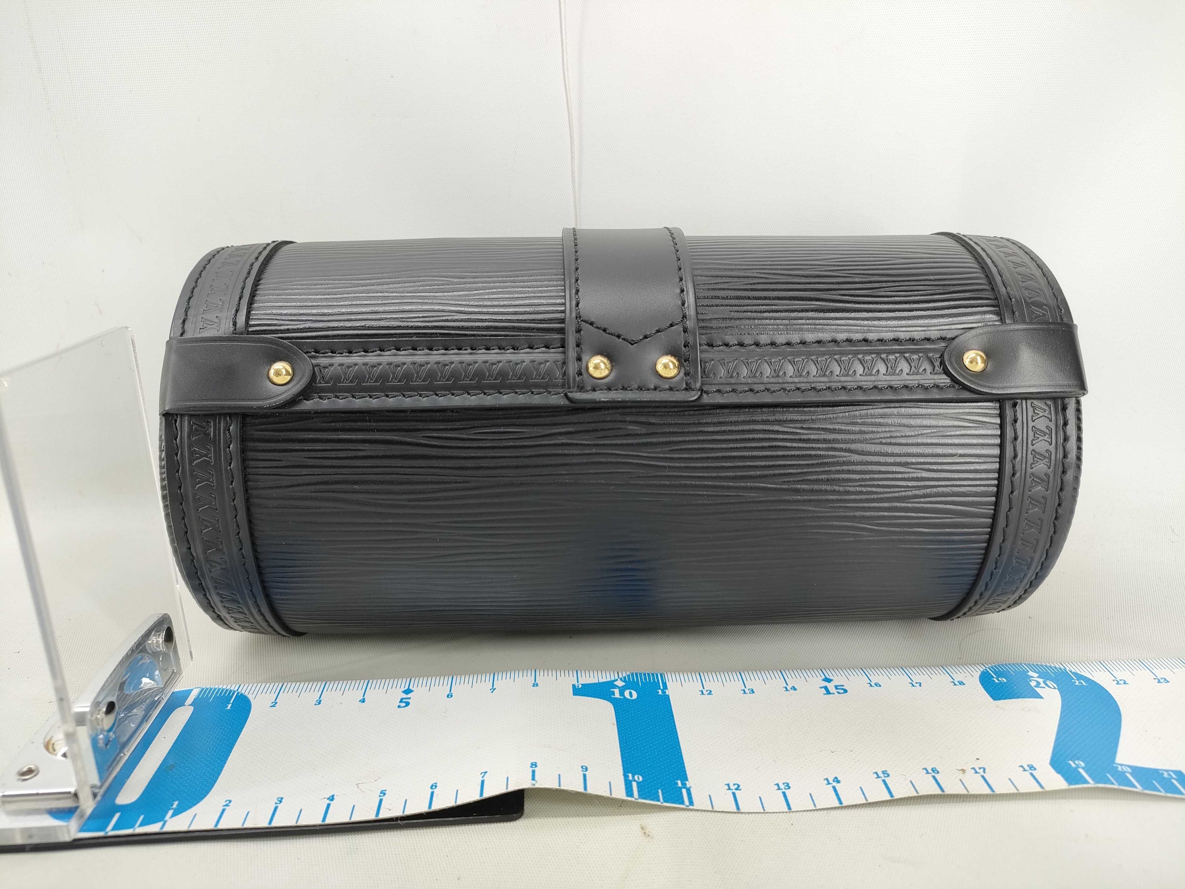 Epi Louis Vuitton Papillon Shoulder Bag — view 2