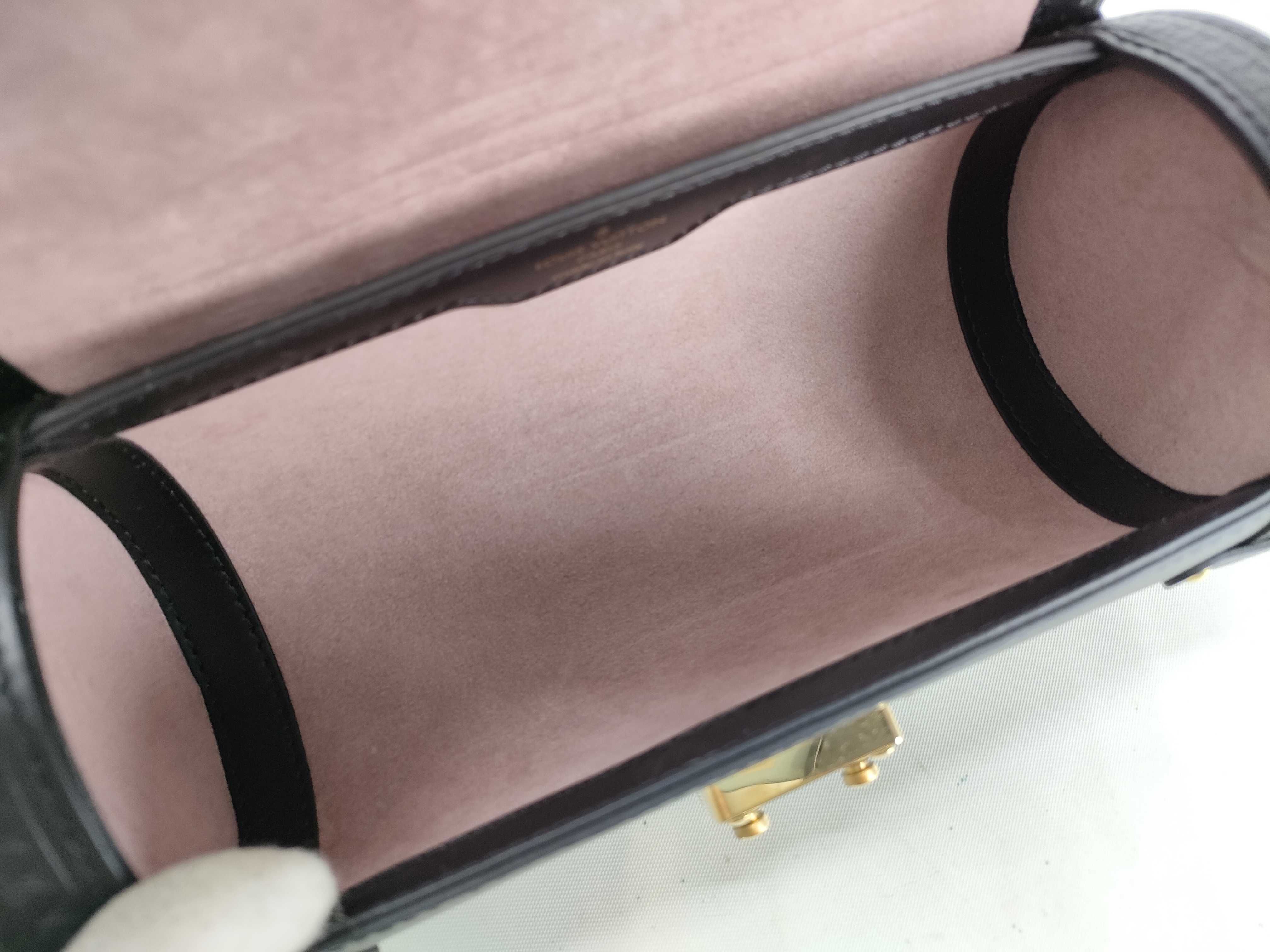 Epi Louis Vuitton Papillon Shoulder Bag — view 12