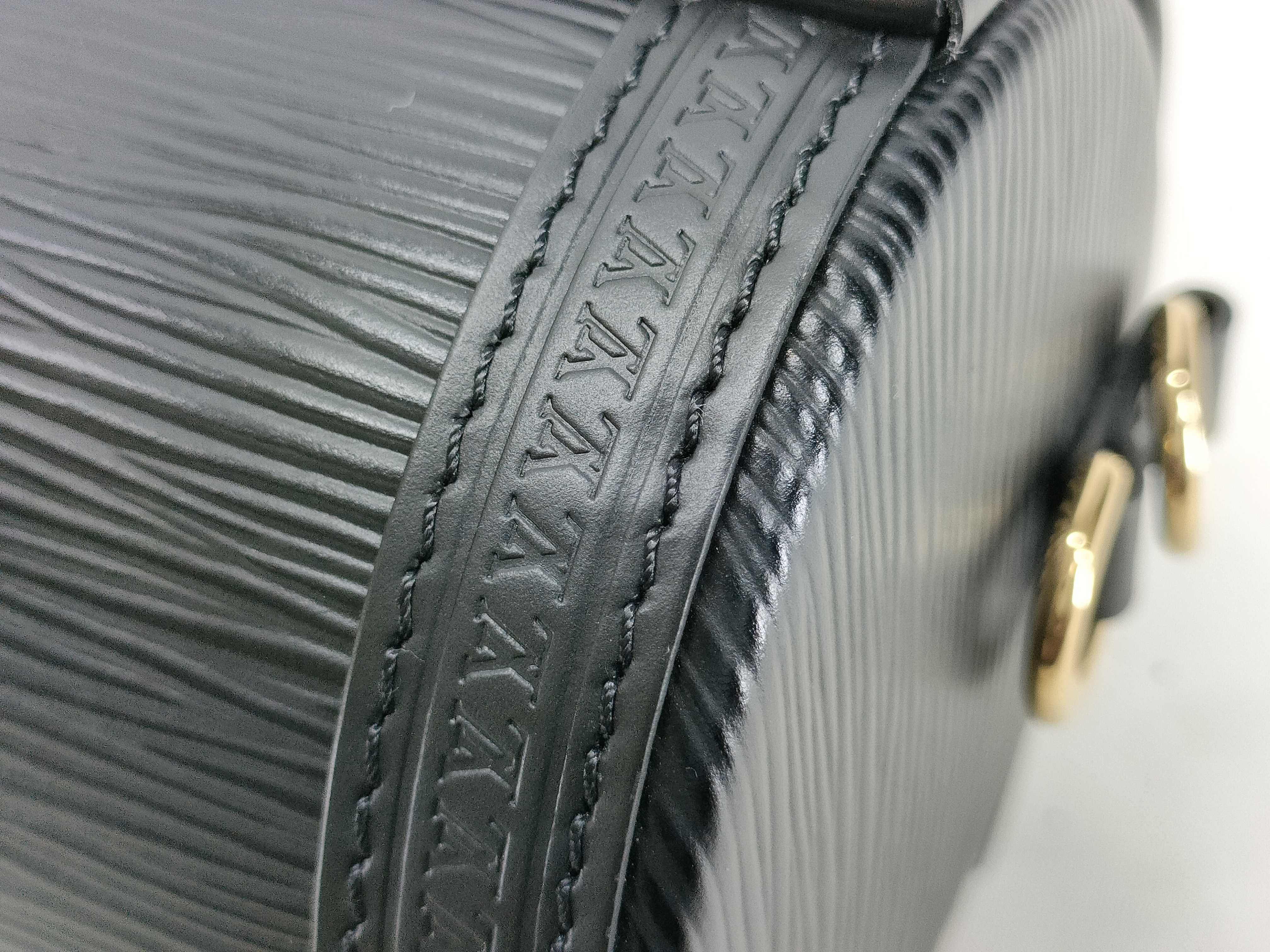 Epi Louis Vuitton Papillon Shoulder Bag — view 4