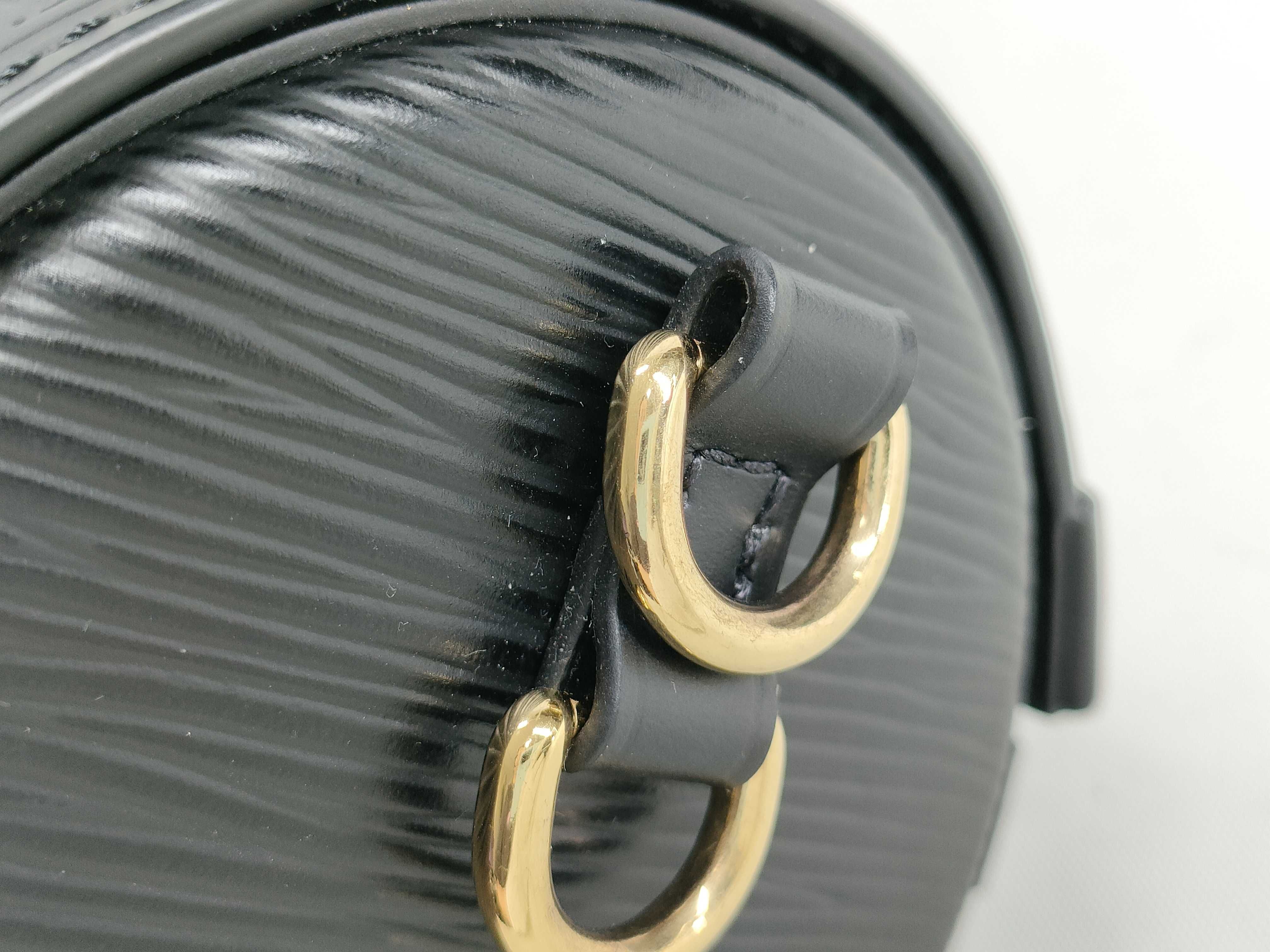 Epi Louis Vuitton Papillon Shoulder Bag — view 5