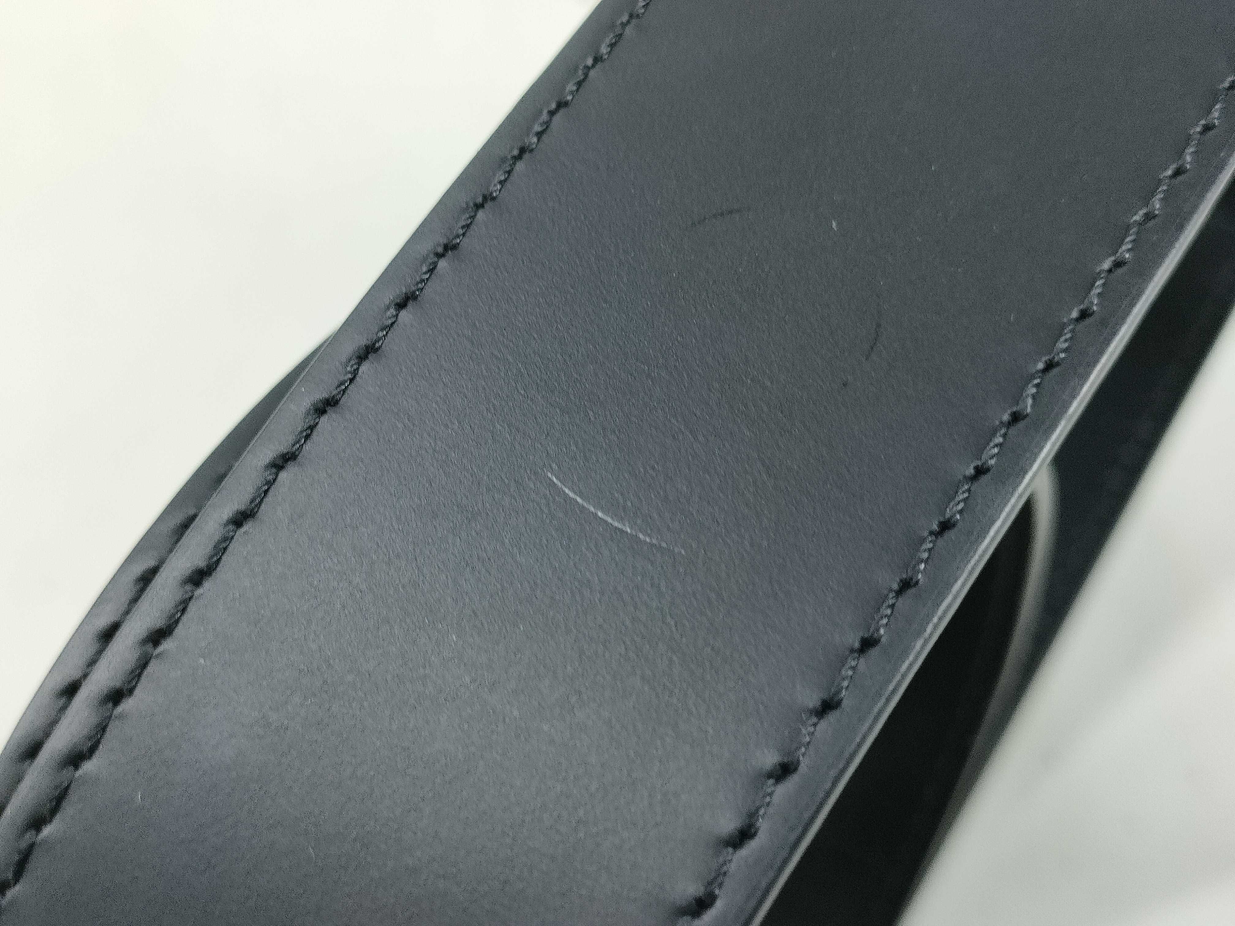 Epi Louis Vuitton Papillon Shoulder Bag — view 9