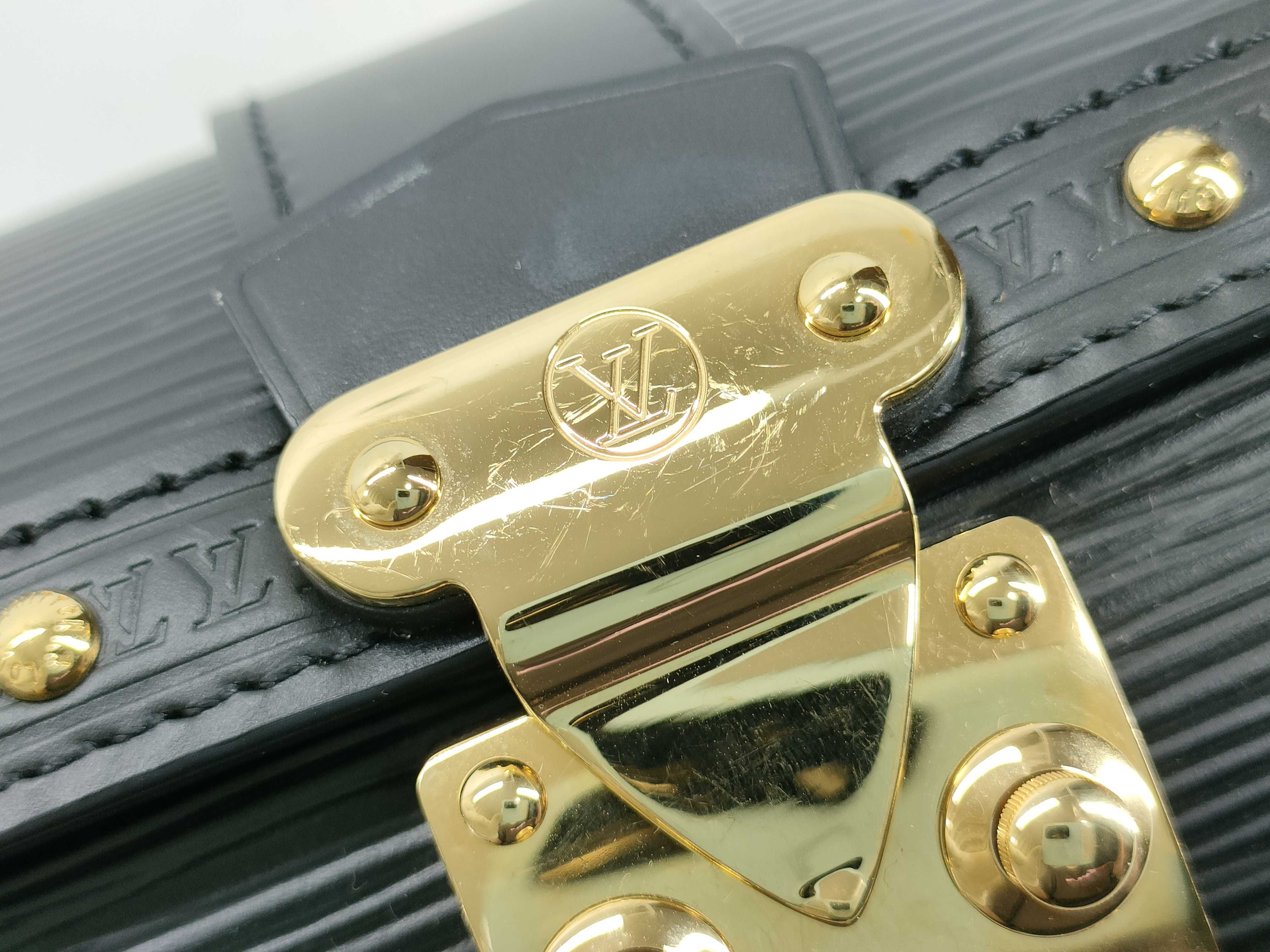 Epi Louis Vuitton Papillon Shoulder Bag — view 10