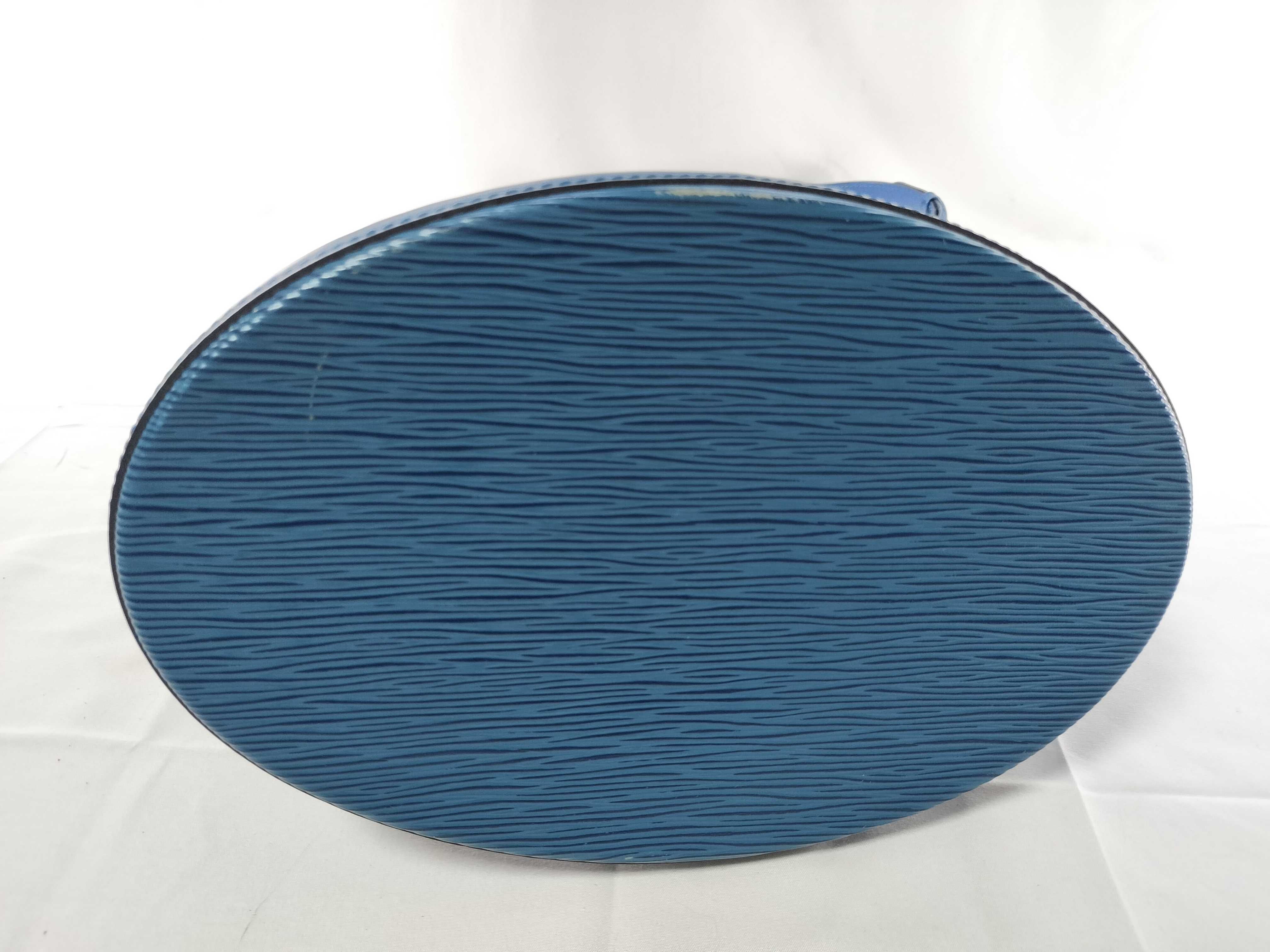 Epi Cluny Blue Shoulder Bag — view 6