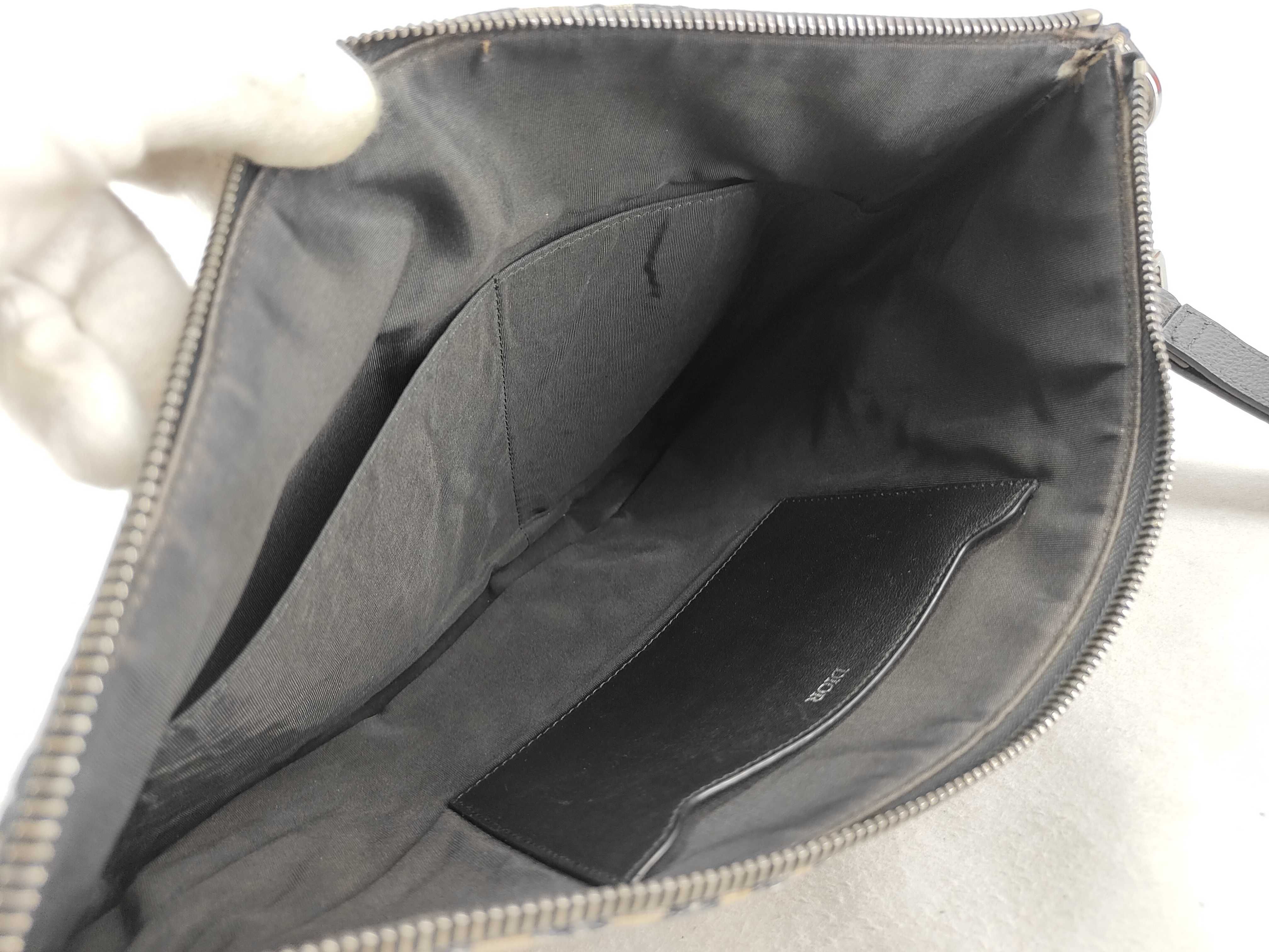 Trotter Oblique Clutch Bag Zip Pouch Wristlet Second Bag — view 11