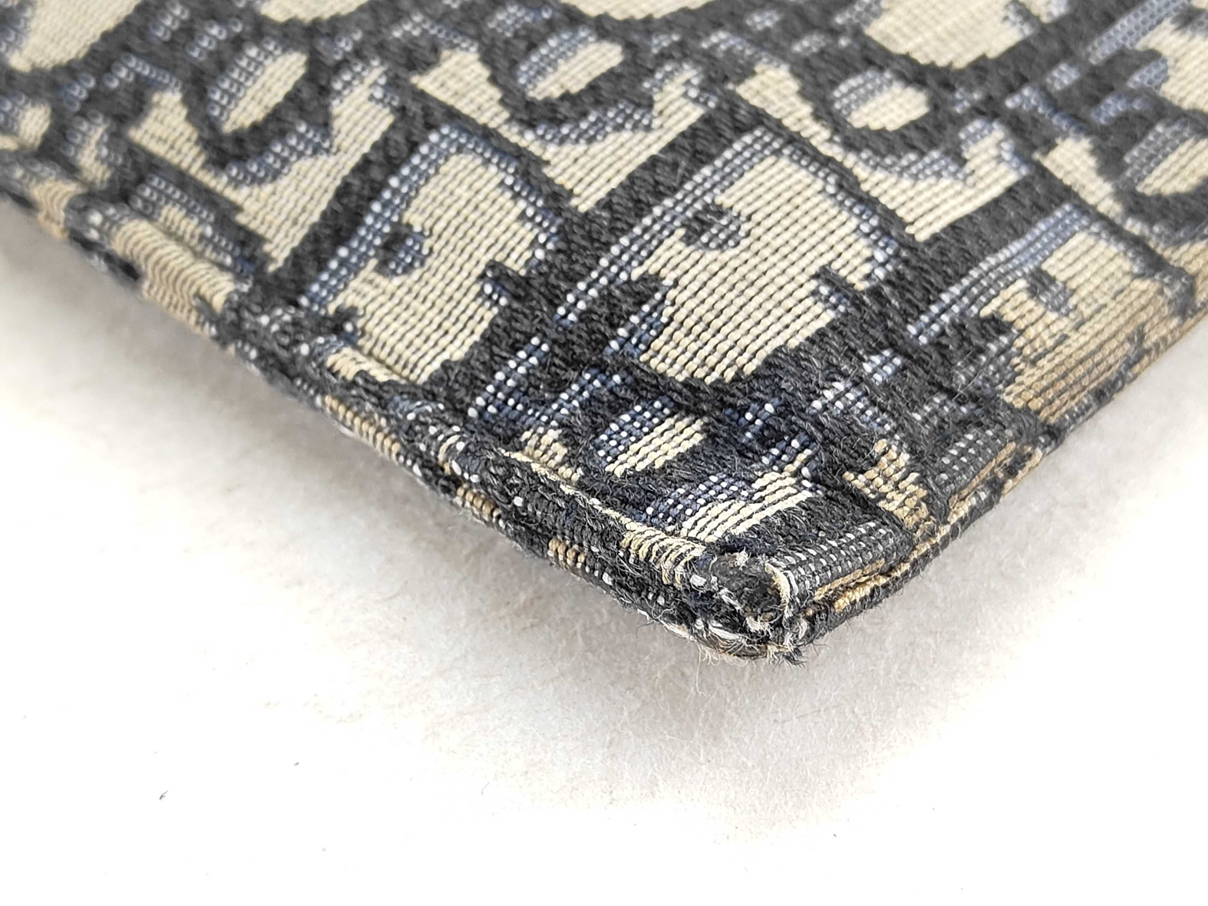 Trotter Oblique Clutch Bag Zip Pouch Wristlet Second Bag — view 5