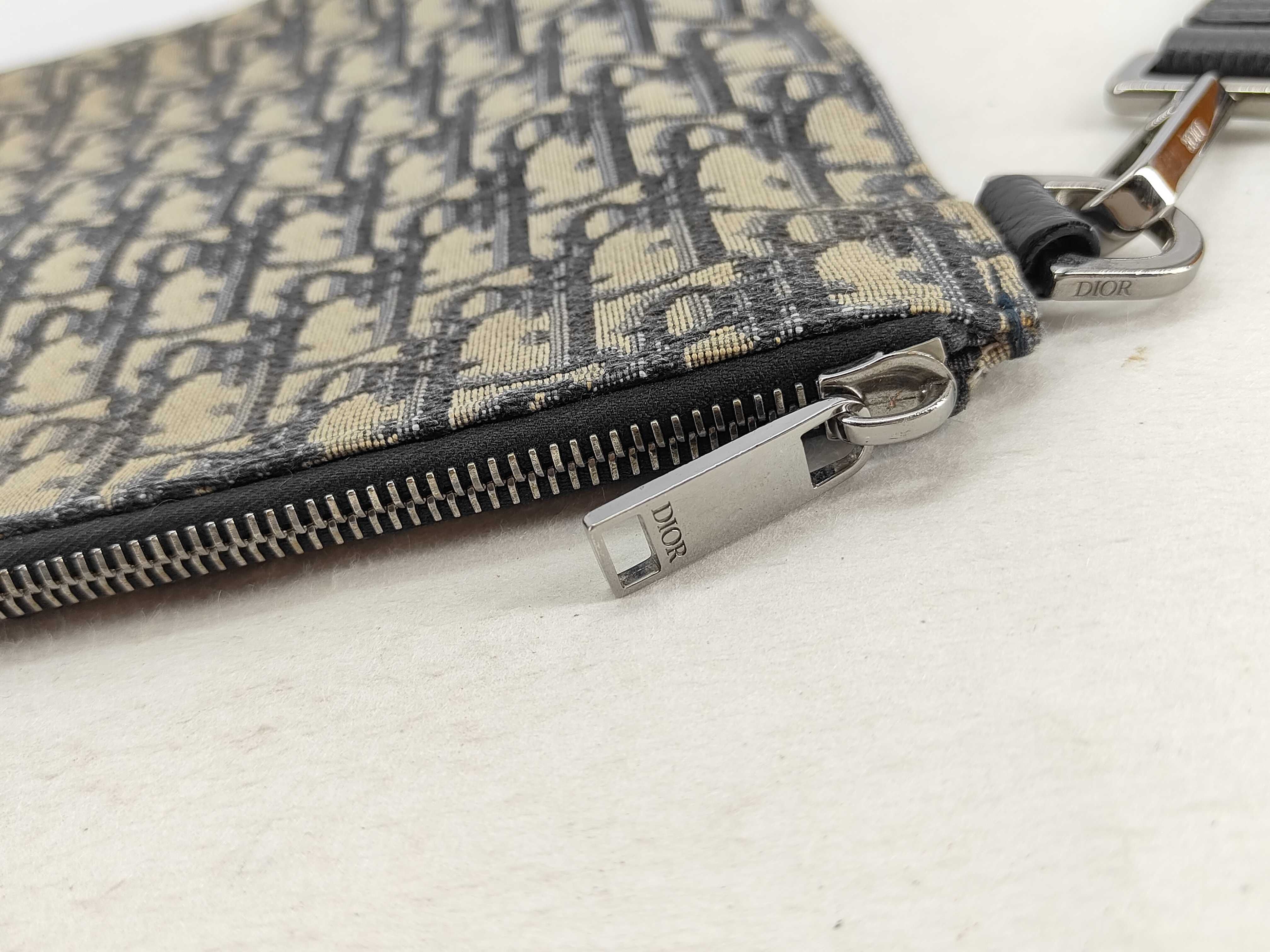 Trotter Oblique Clutch Bag Zip Pouch Wristlet Second Bag — view 10