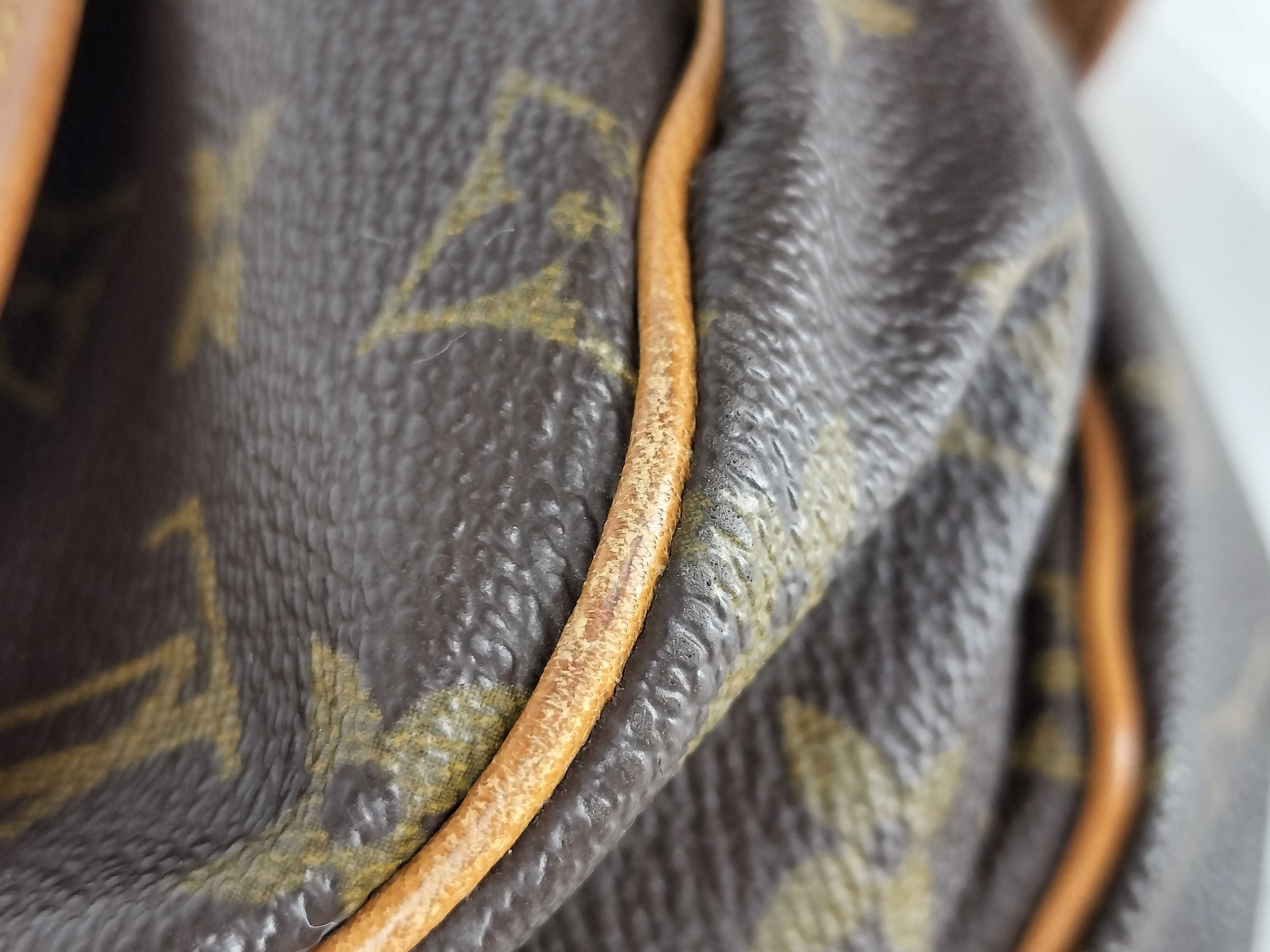 Monogram Louis Vuitton Saumur 30 Shoulder Bag Monogram M42256 Shoulder Bag — view 6
