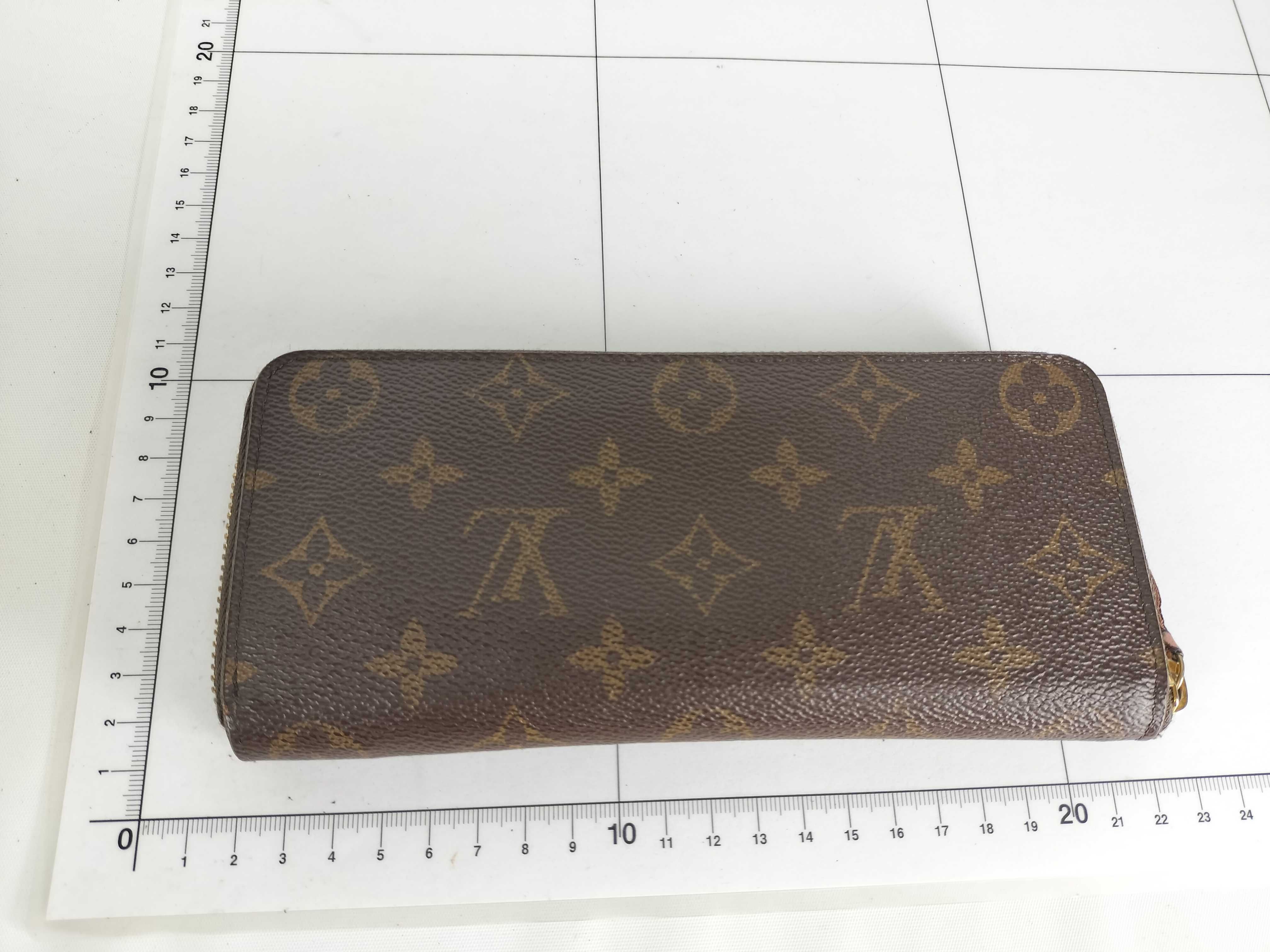 Monogram M61298 Portefeuille Clemence Rose Ballerine Round Wallet — view 12