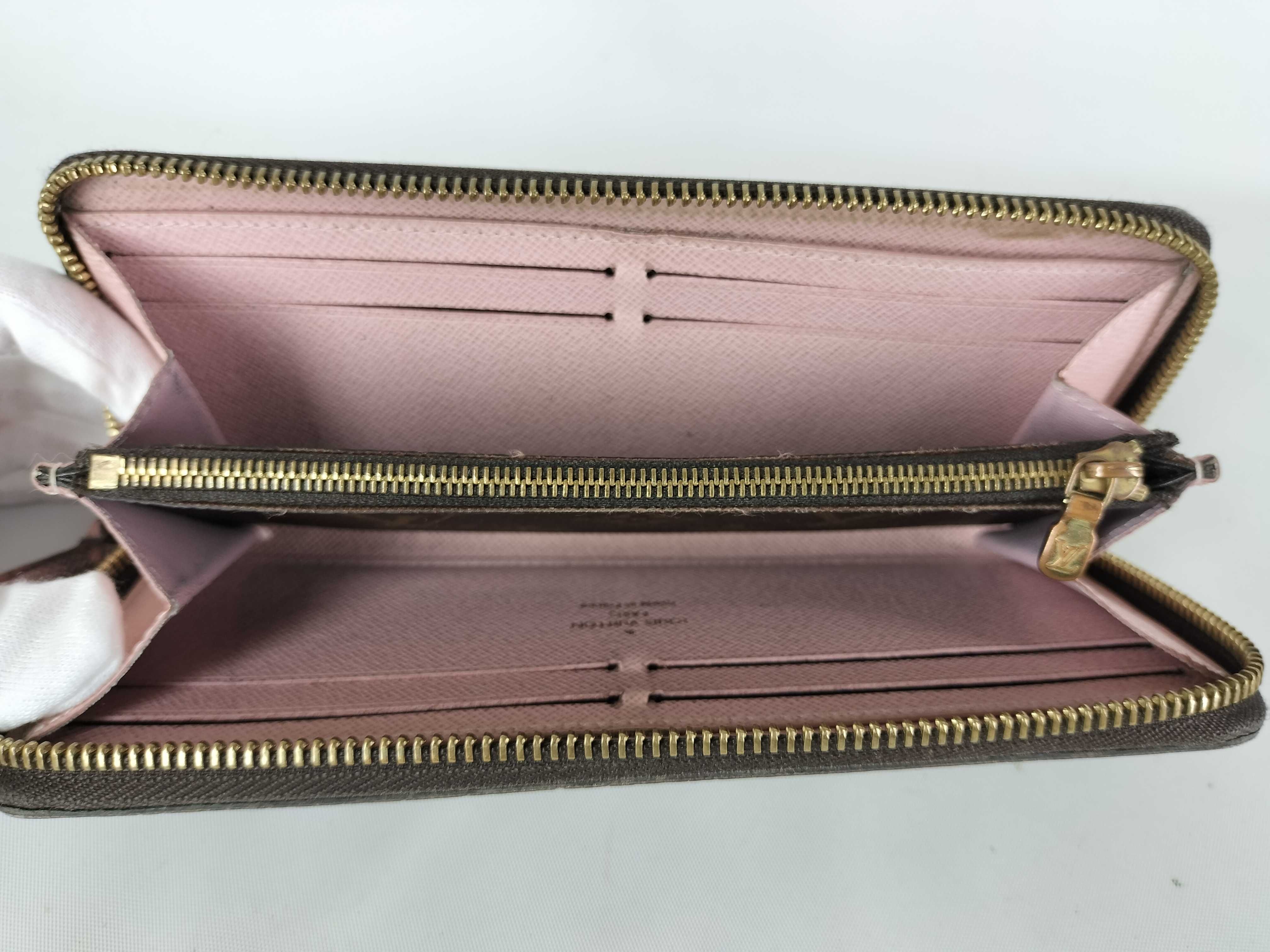Monogram M61298 Portefeuille Clemence Rose Ballerine Round Wallet — view 7