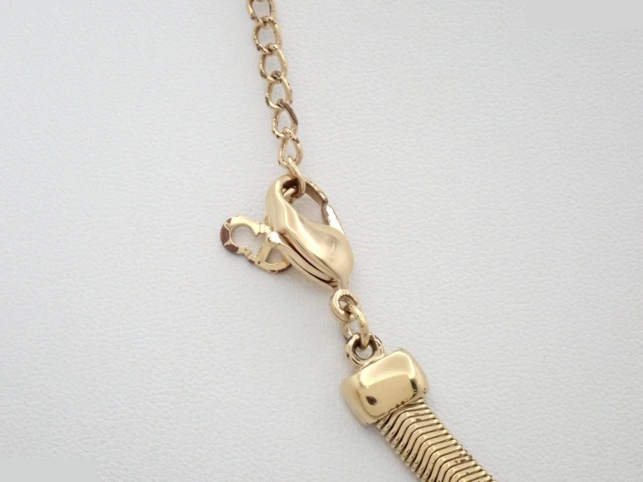 Other lines: Precious metal necklaces and pendants, total length approximately 46 cm. — view 2