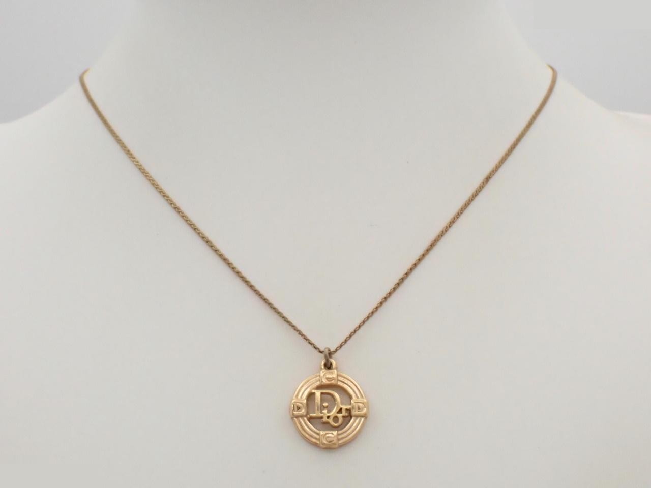 necklace — view 3