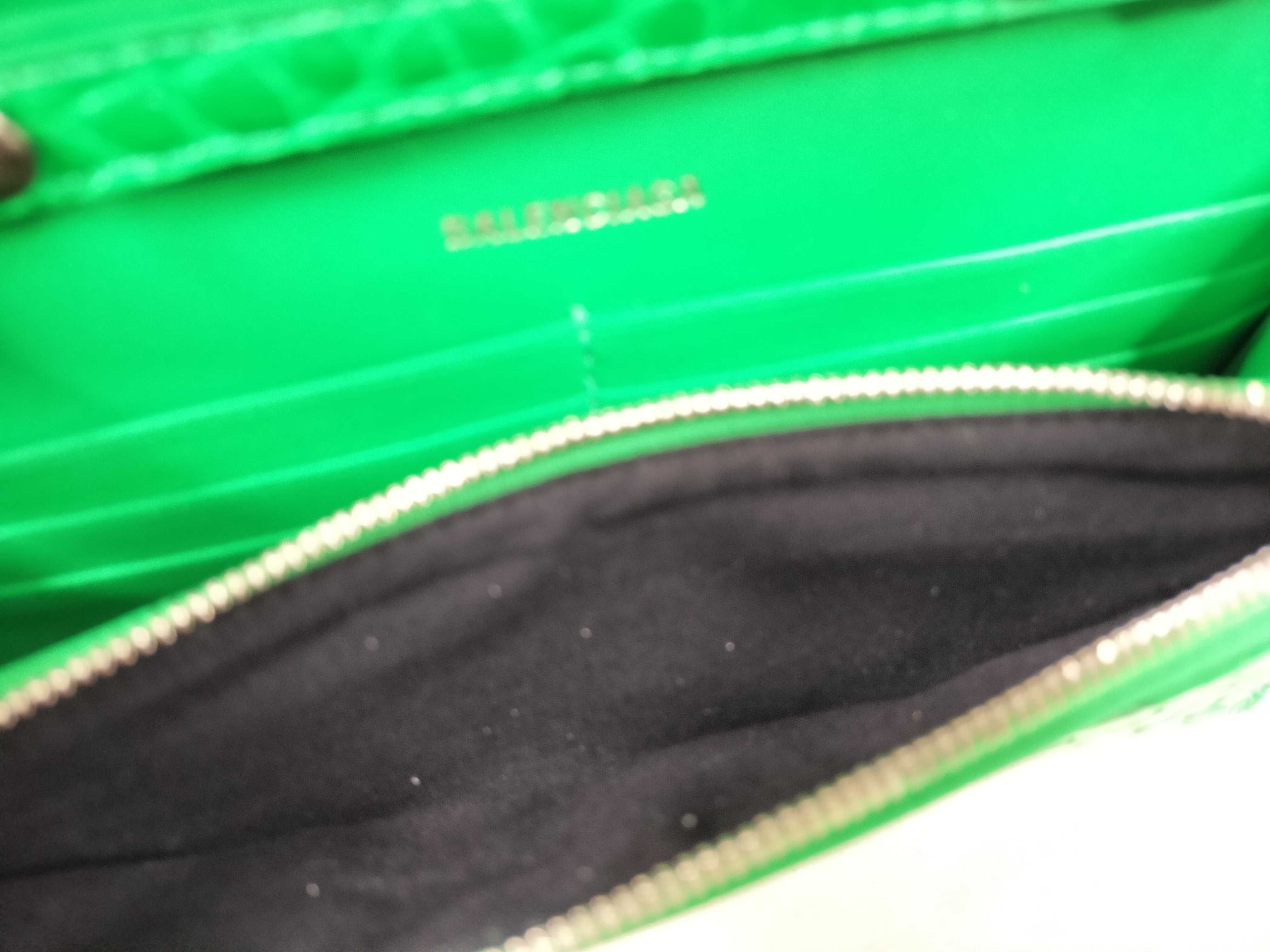Hourglass Wallet Chain with Tag, Unused Shoulder Bag — view 11