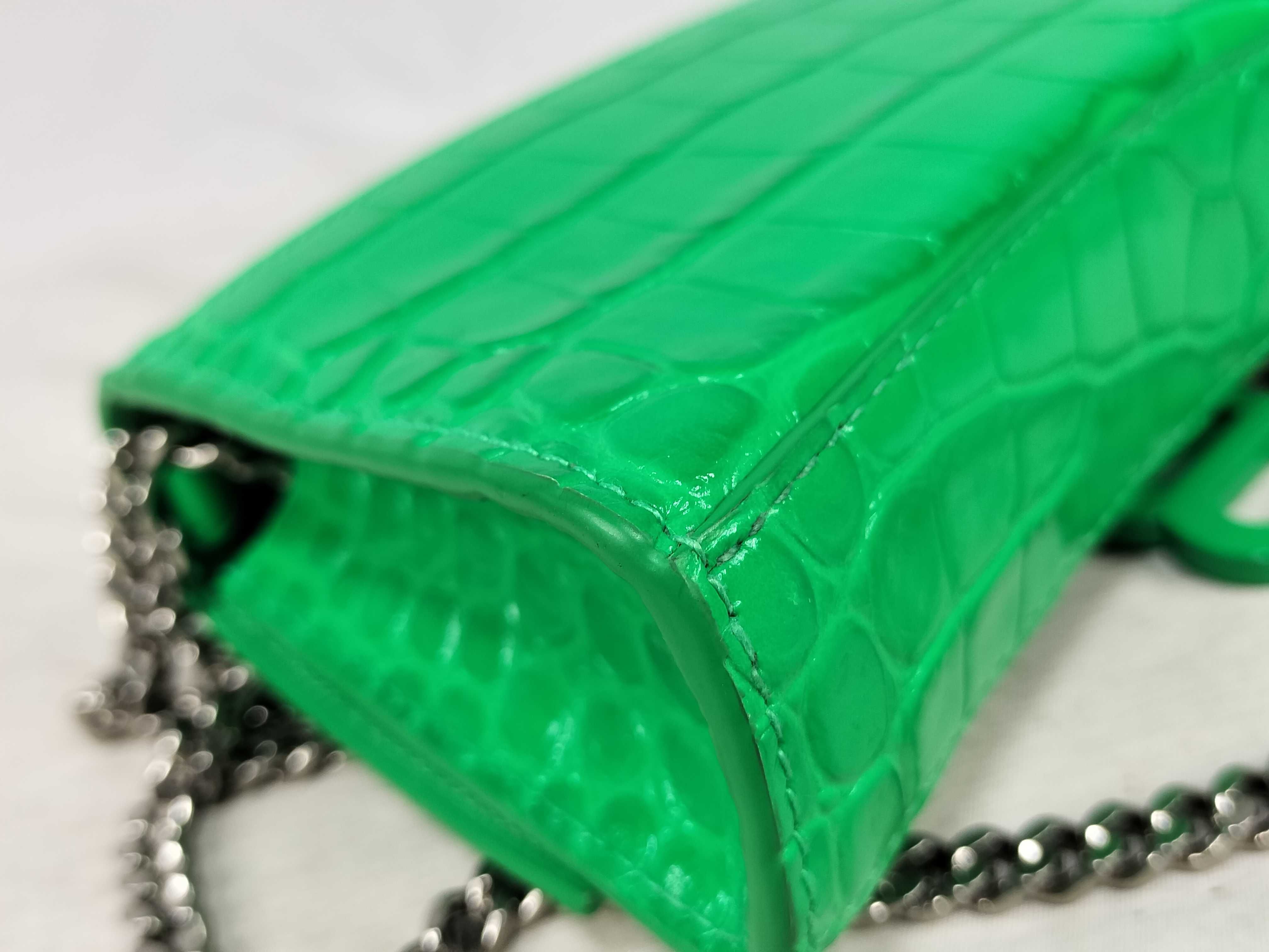 Hourglass Wallet Chain with Tag, Unused Shoulder Bag — view 6