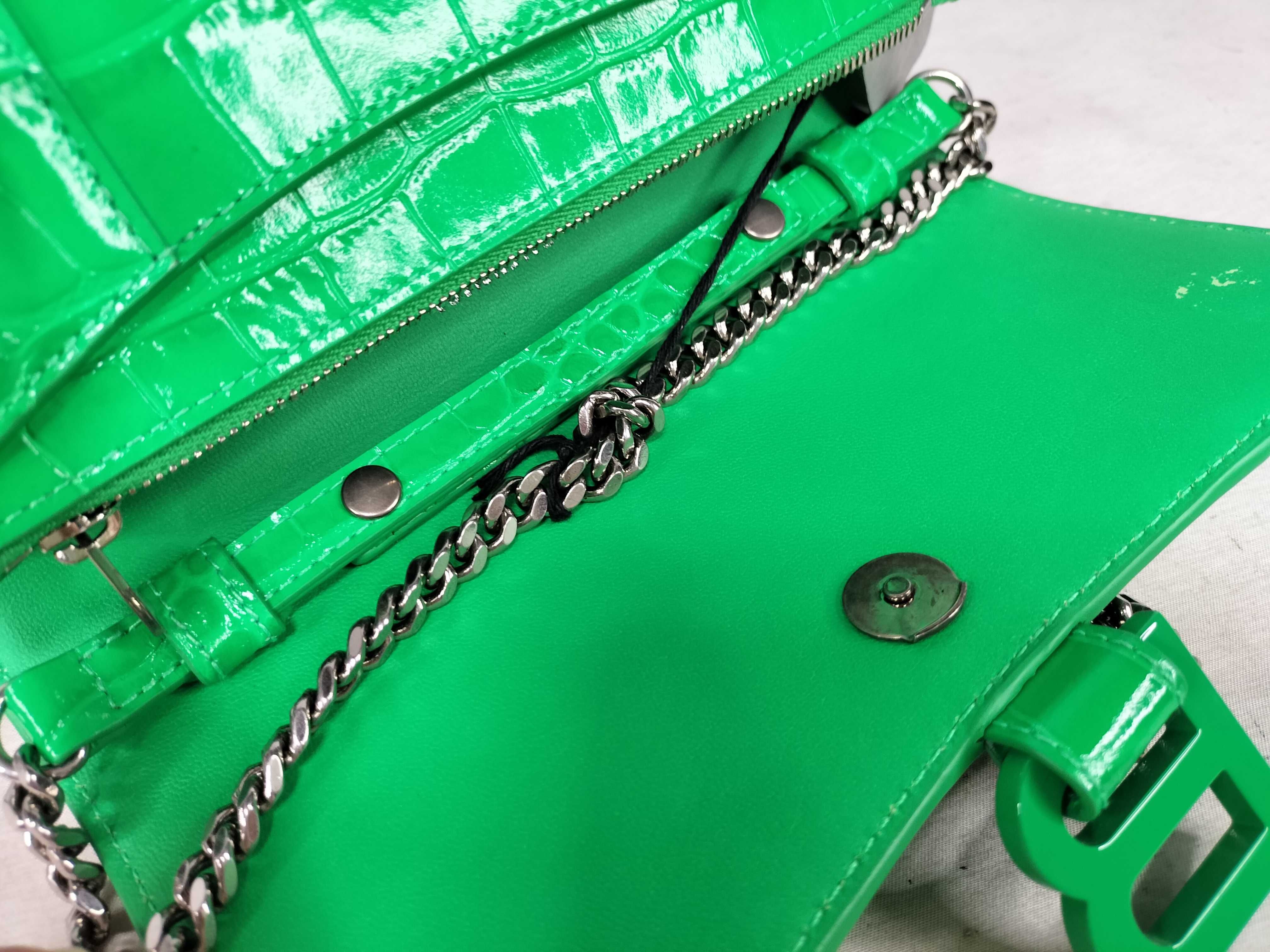 Hourglass Wallet Chain with Tag, Unused Shoulder Bag — view 8
