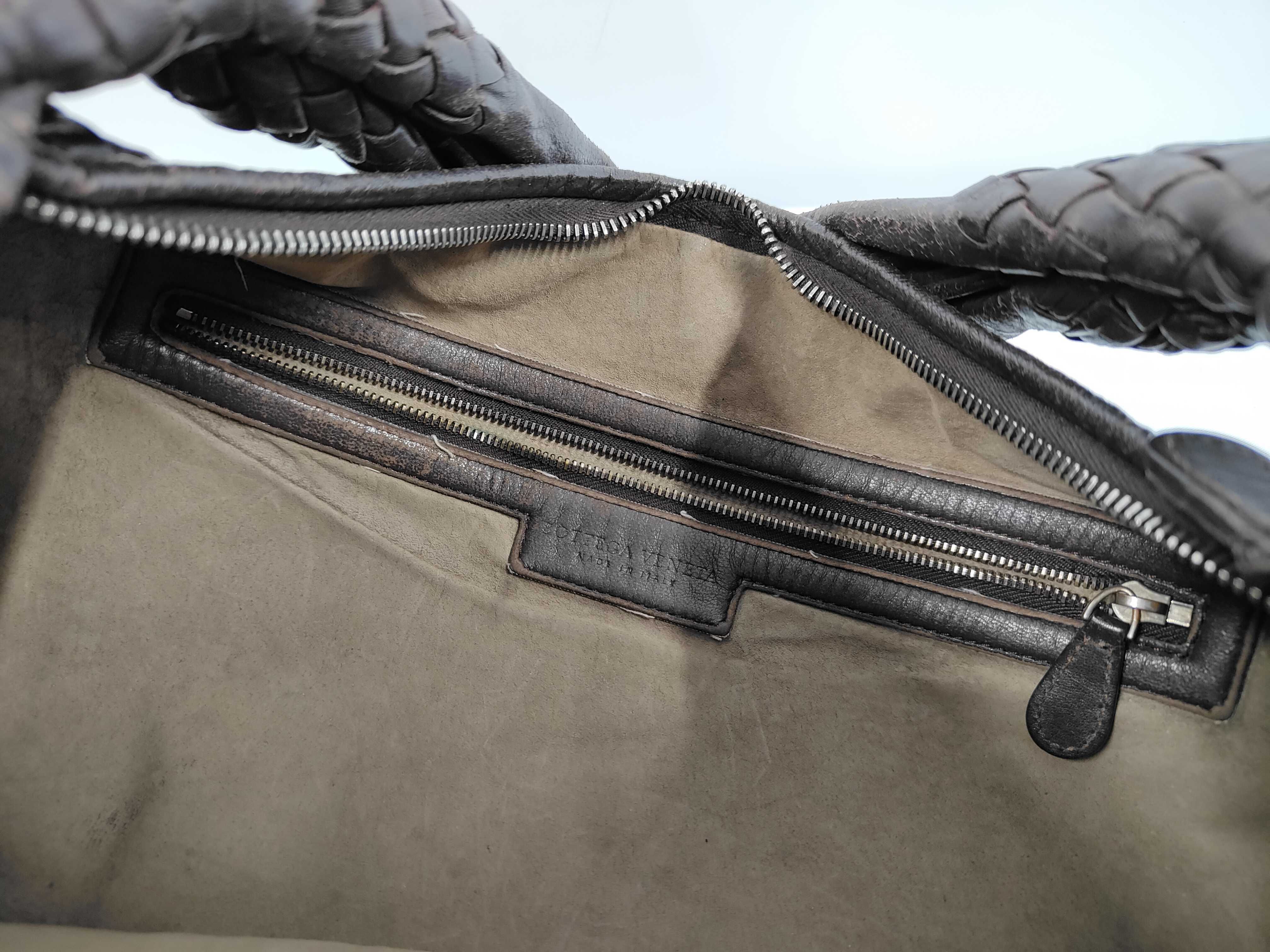 Intrecciato Shoulder Bag Leather Shoulder Bag — view 9
