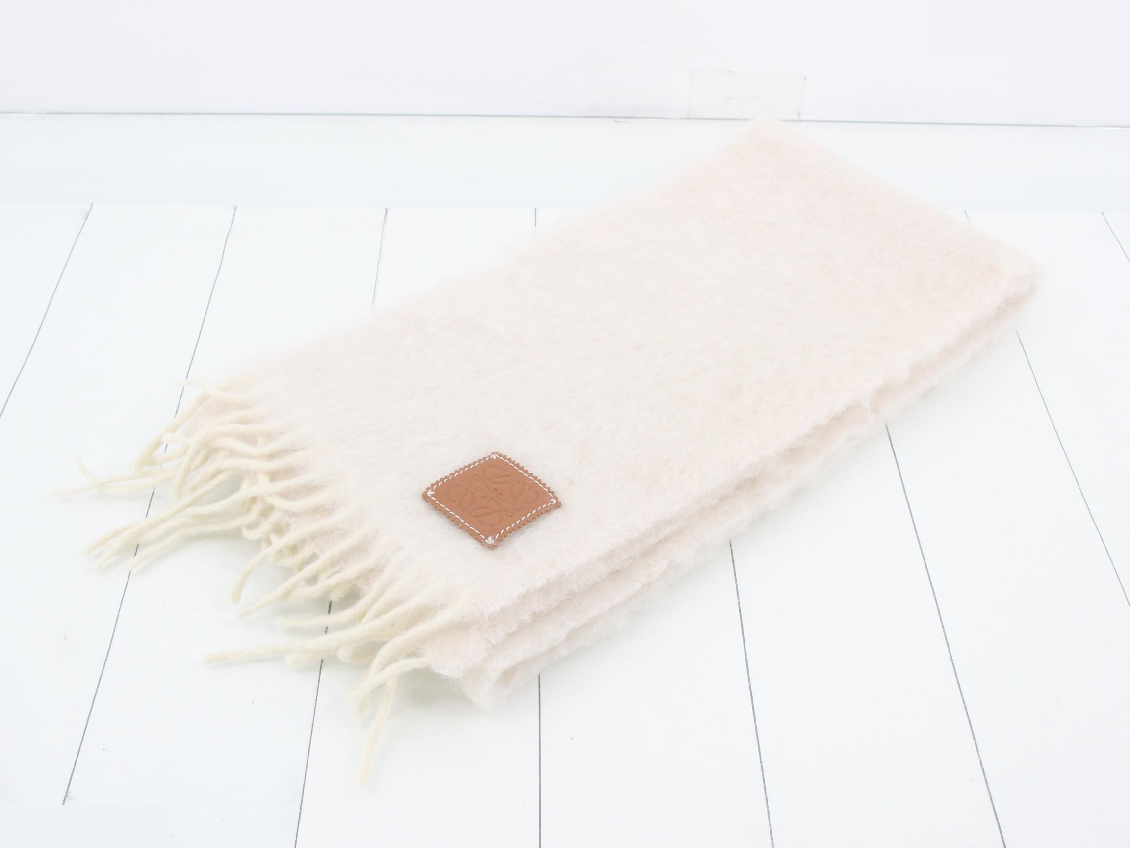 Logo mohair scarf with tag