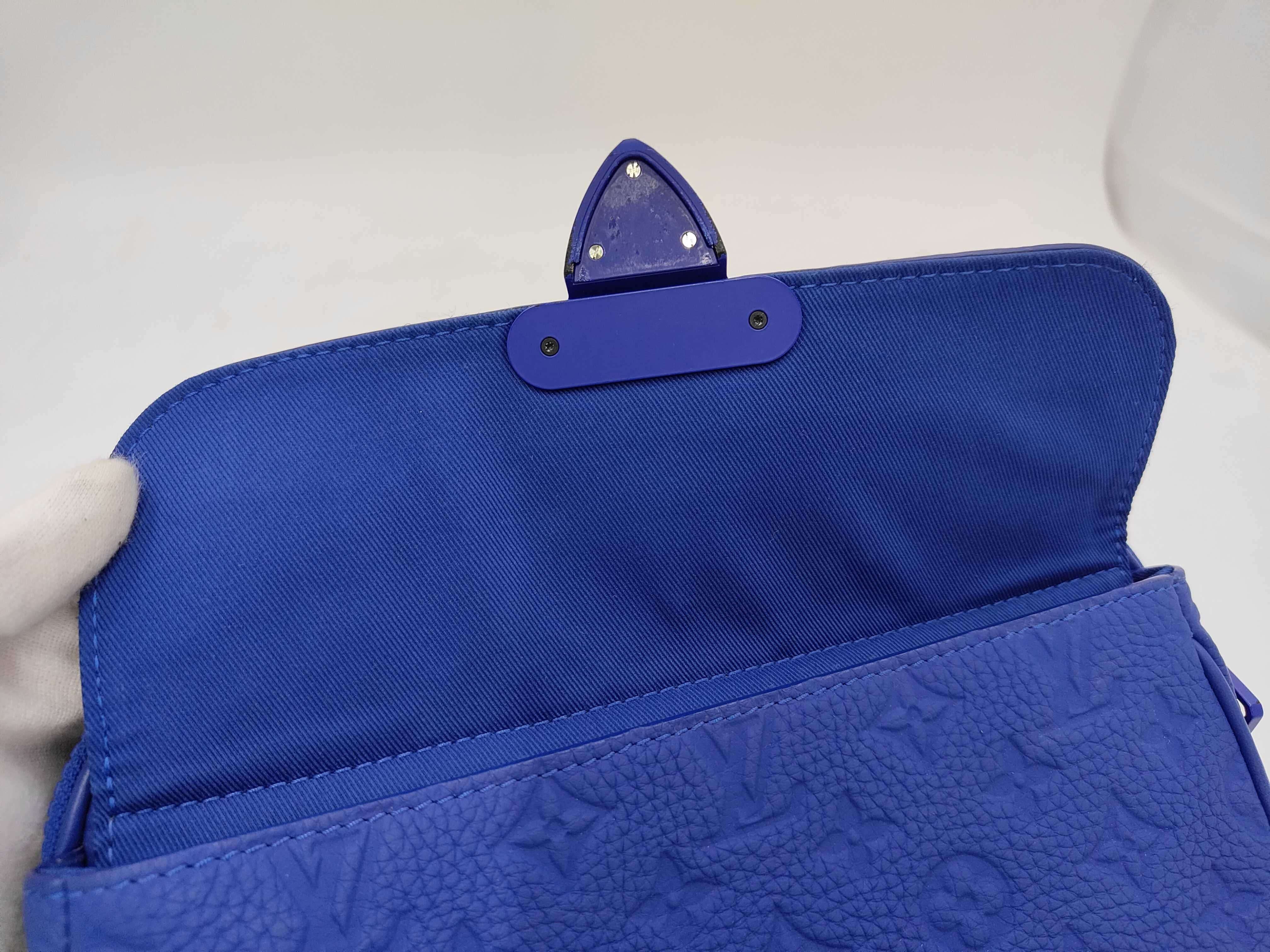 M58488 Taurillon Monogram S Lock Messenger ST (different color) Handbag — view 7