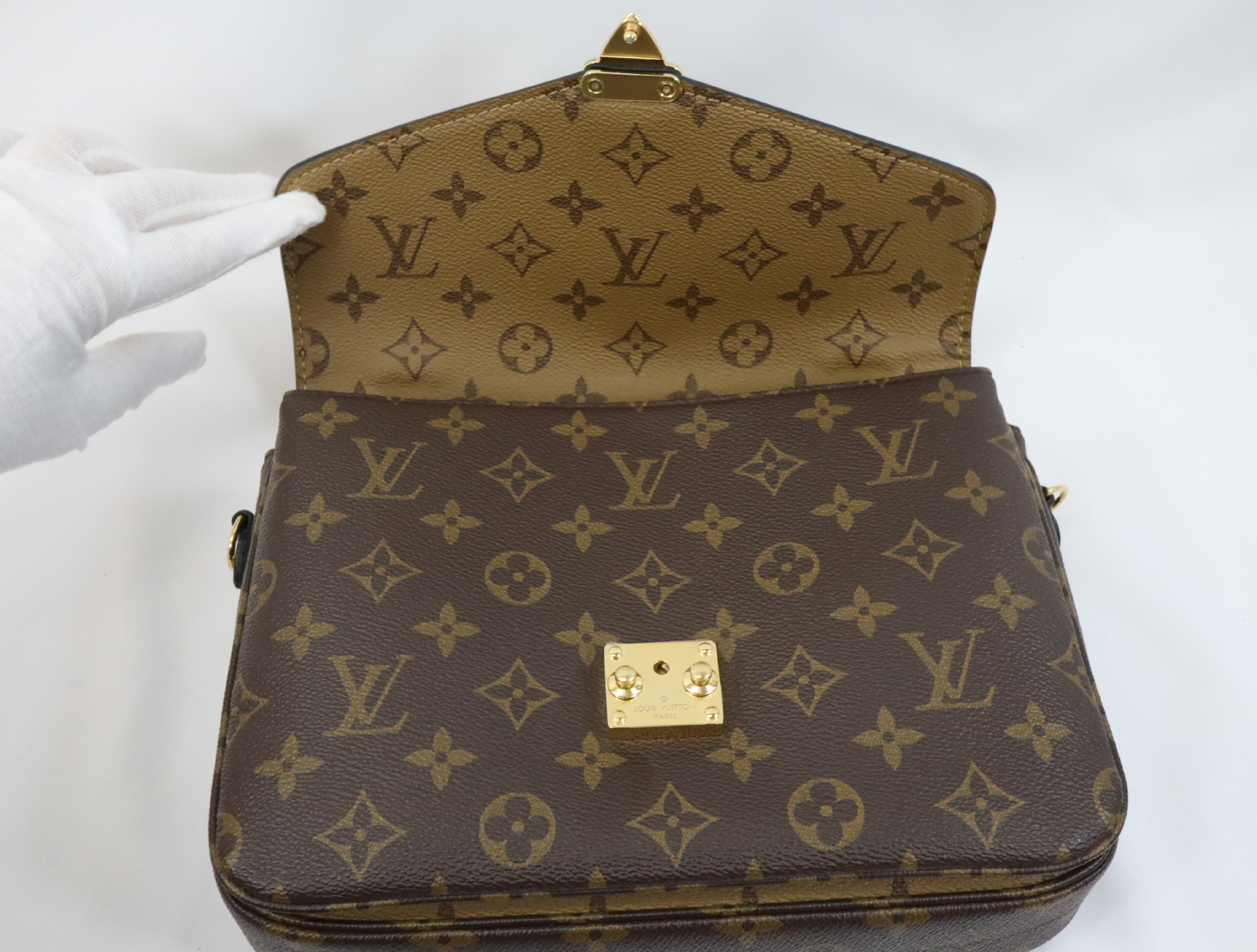 Monogram Reverse Pochette Metis MM M44876 Shoulder Bag (RFID detected) — view 15