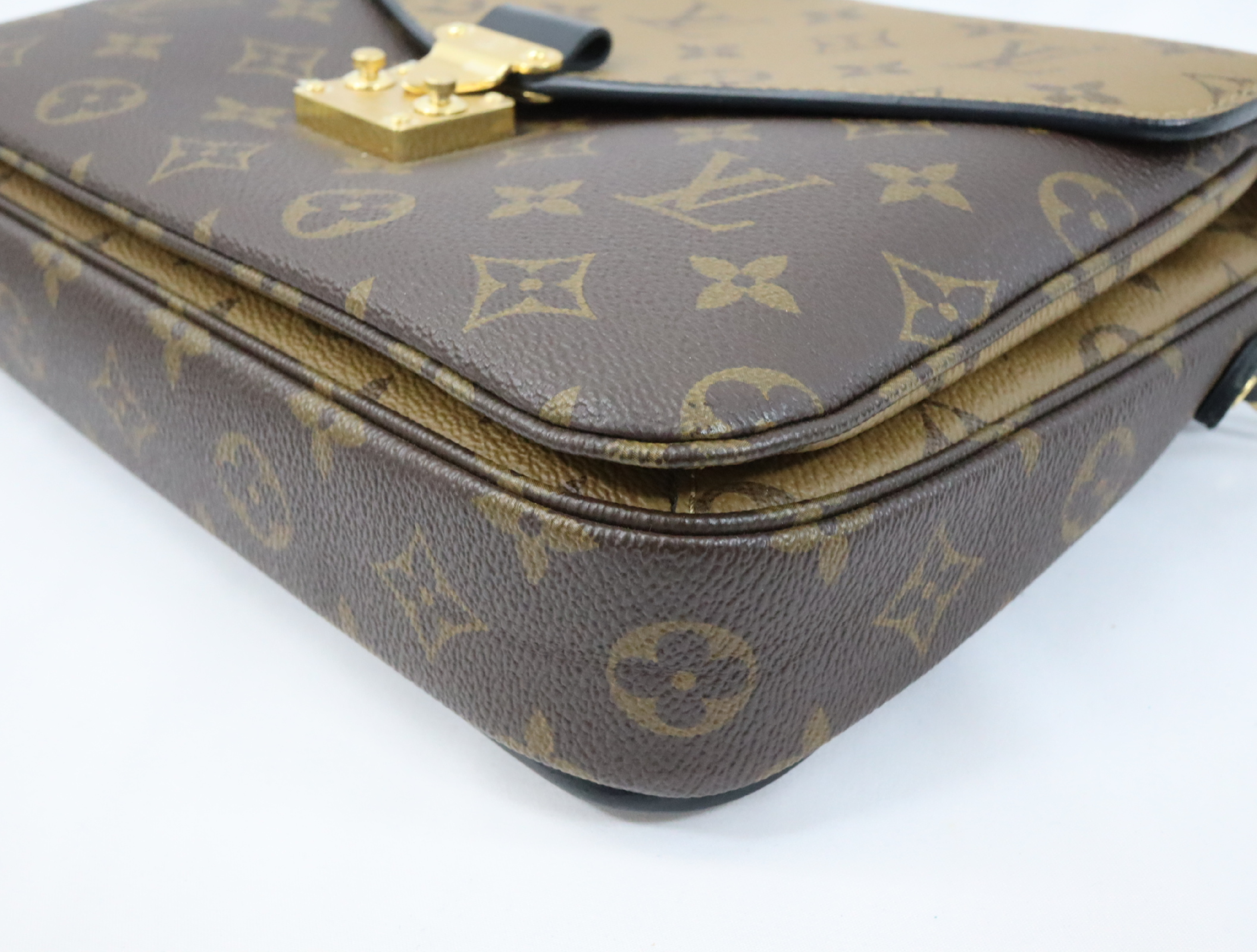 Monogram Reverse Pochette Metis MM M44876 Shoulder Bag (RFID detected) — view 6