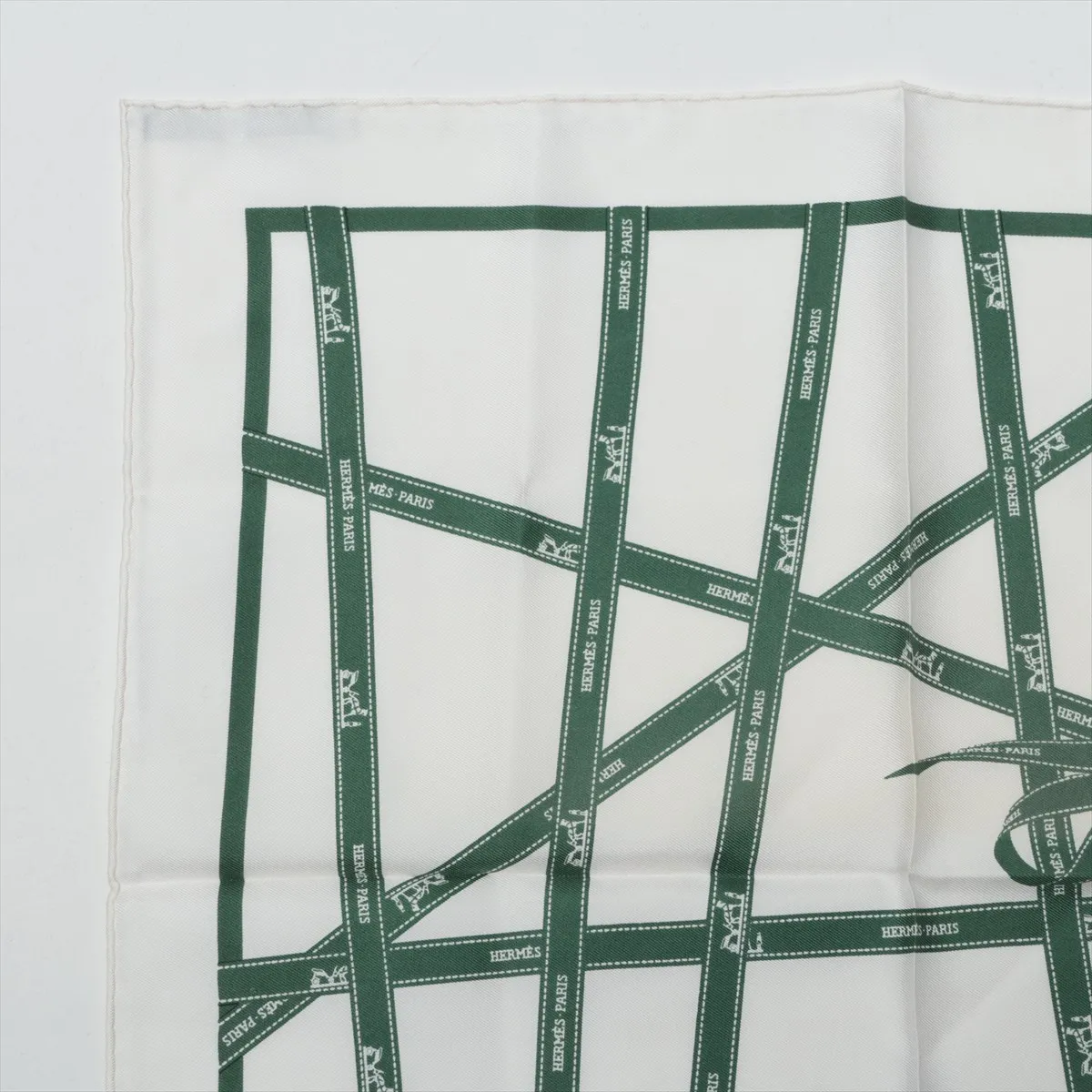 Carre 45 Bolduc Ribbon Scarf Silk White x Green Thread Fuzzing — view 2
