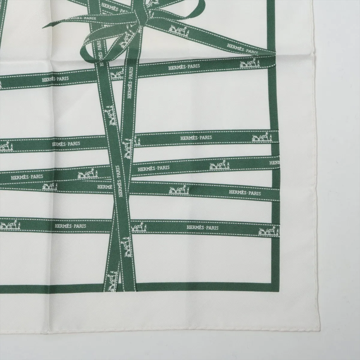 Carre 45 Bolduc Ribbon Scarf Silk White x Green Thread Fuzzing — view 4