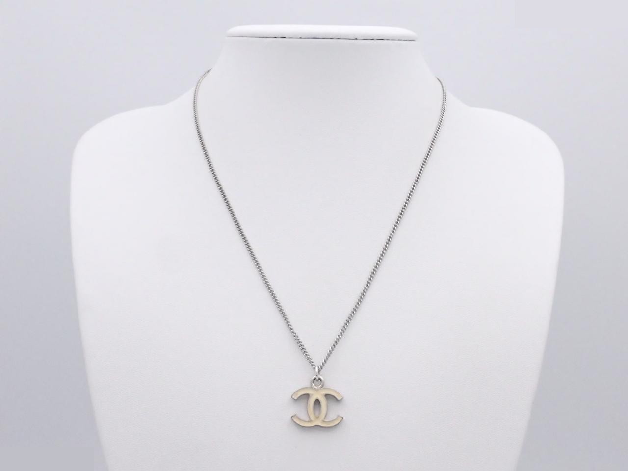 Necklace with markings; chain approximately 44cm long. — view 3