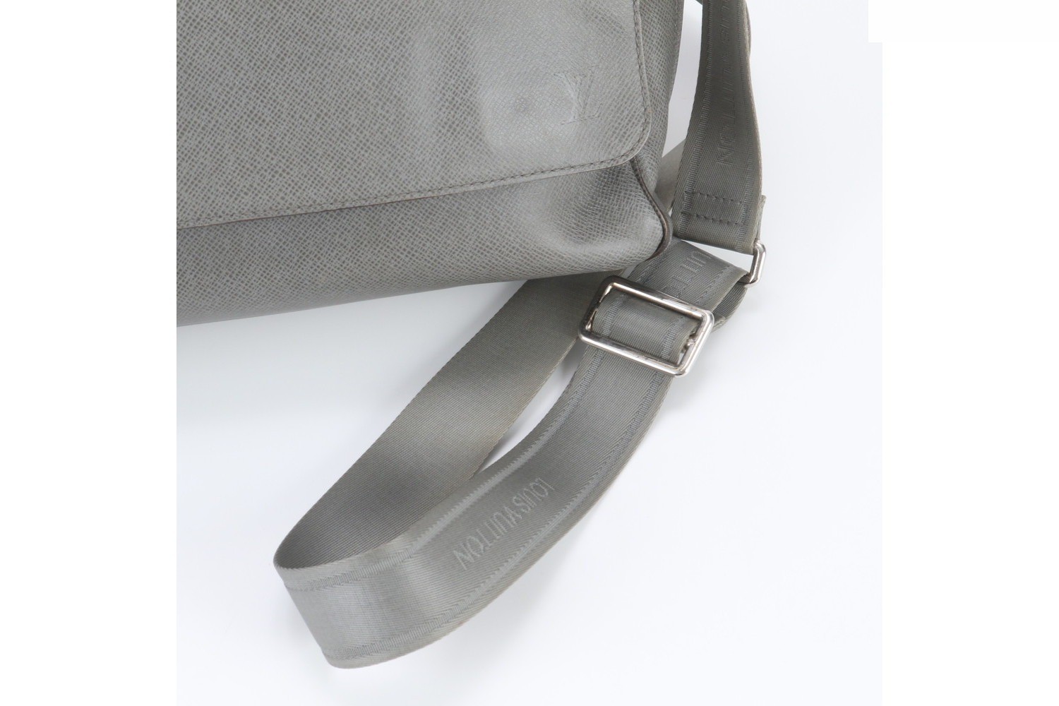 Taiga Roman MM M32623 Leather Shoulder Bag (Crossbody) — view 2