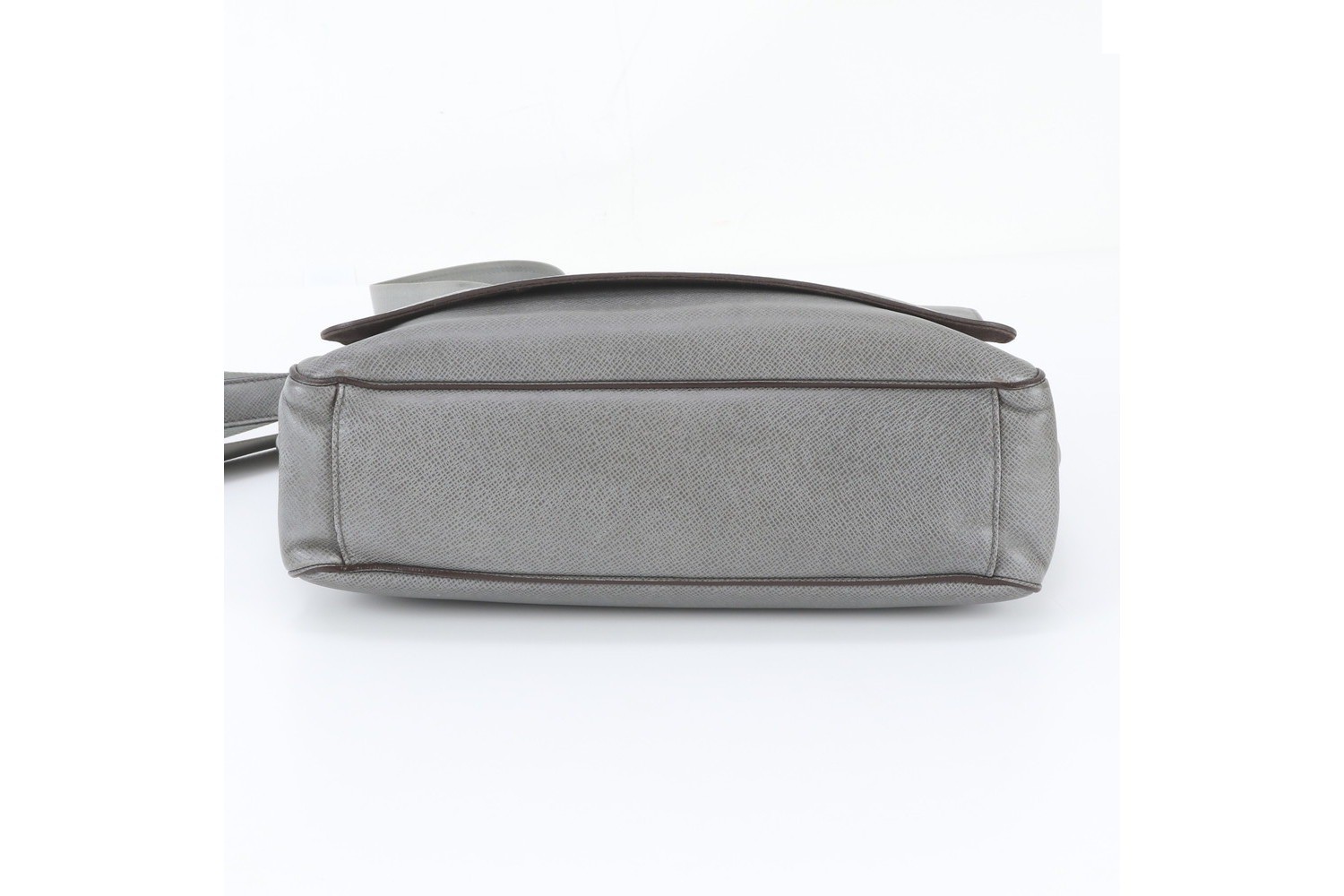 Taiga Roman MM M32623 Leather Shoulder Bag (Crossbody) — view 6