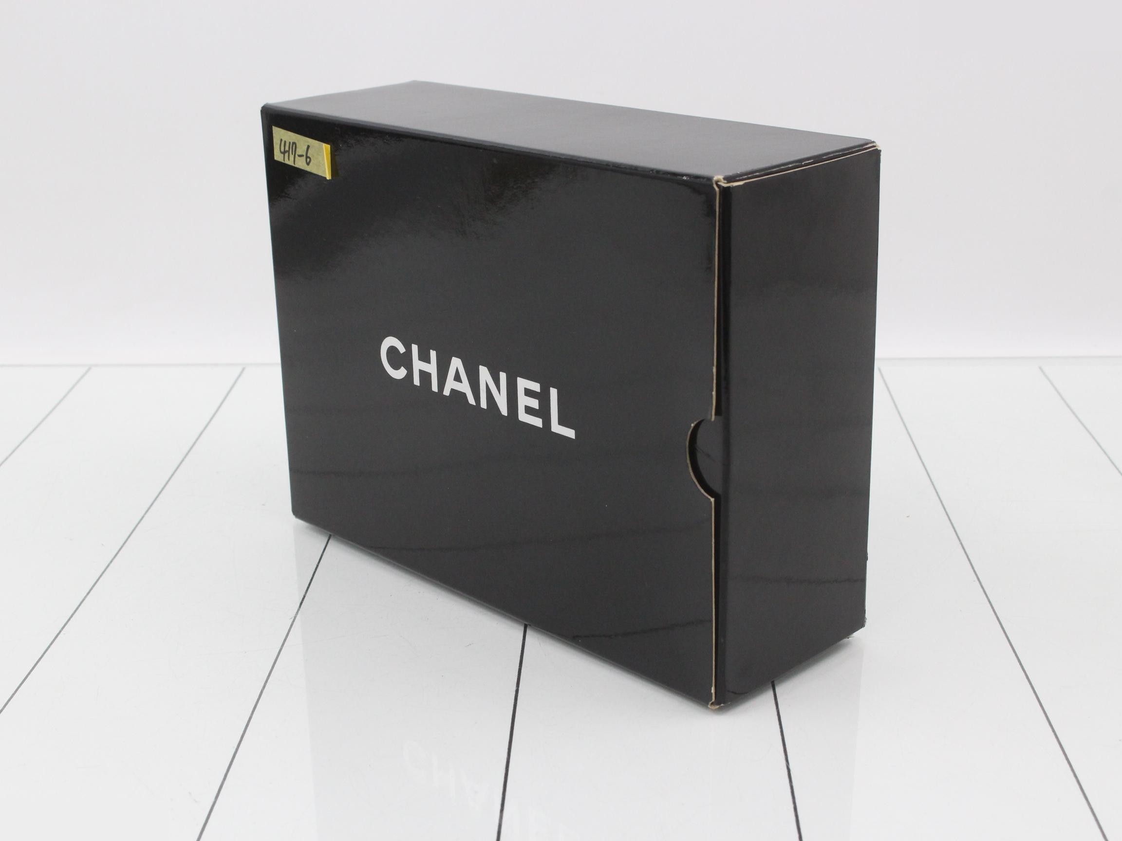 Classic Chain Clutch Lambskin — view 7