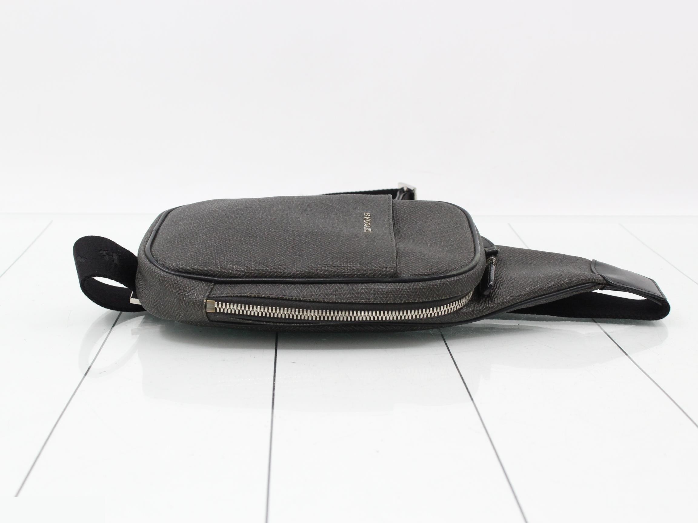 Body bag — view 3