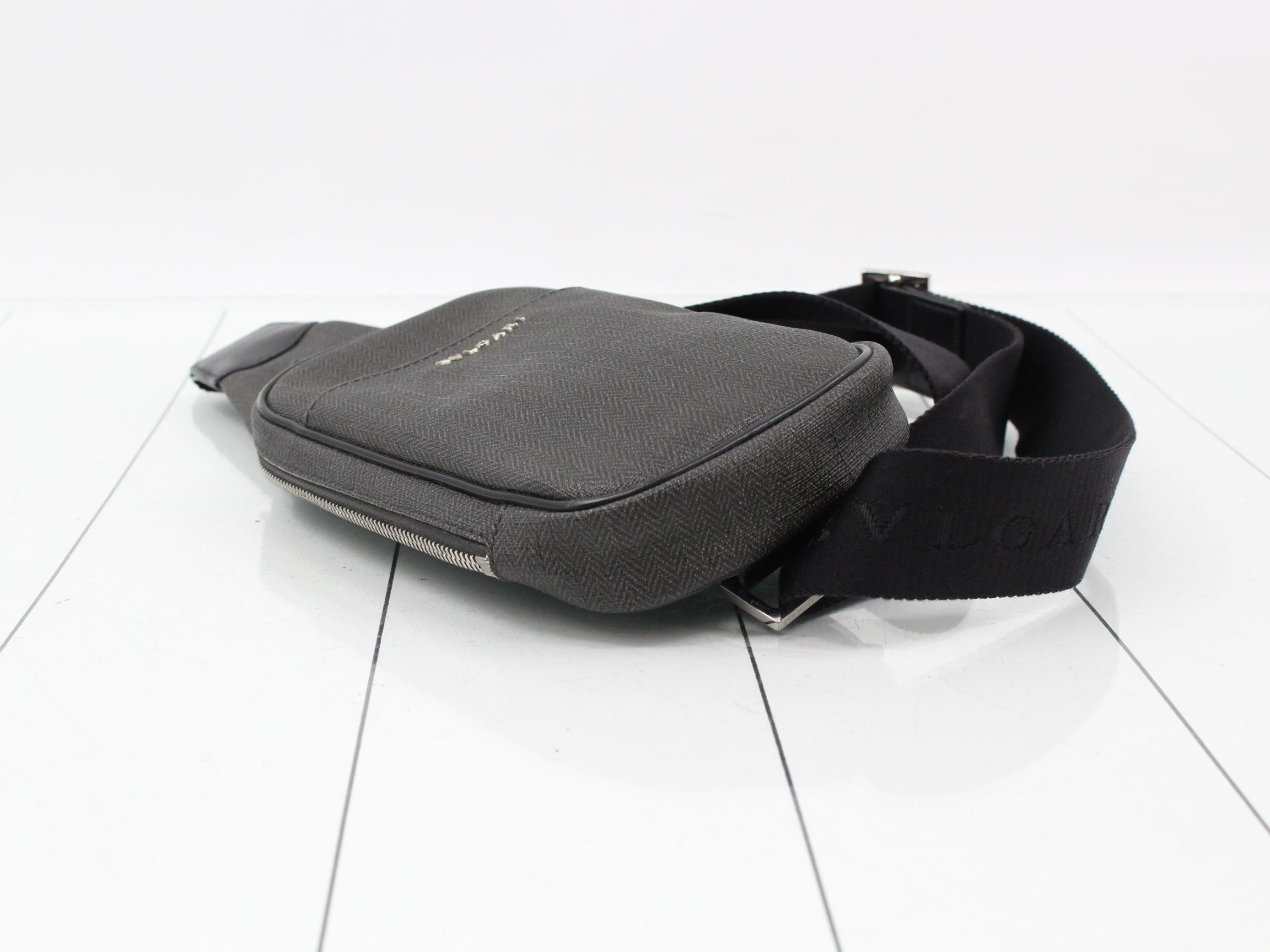 Body bag — view 5