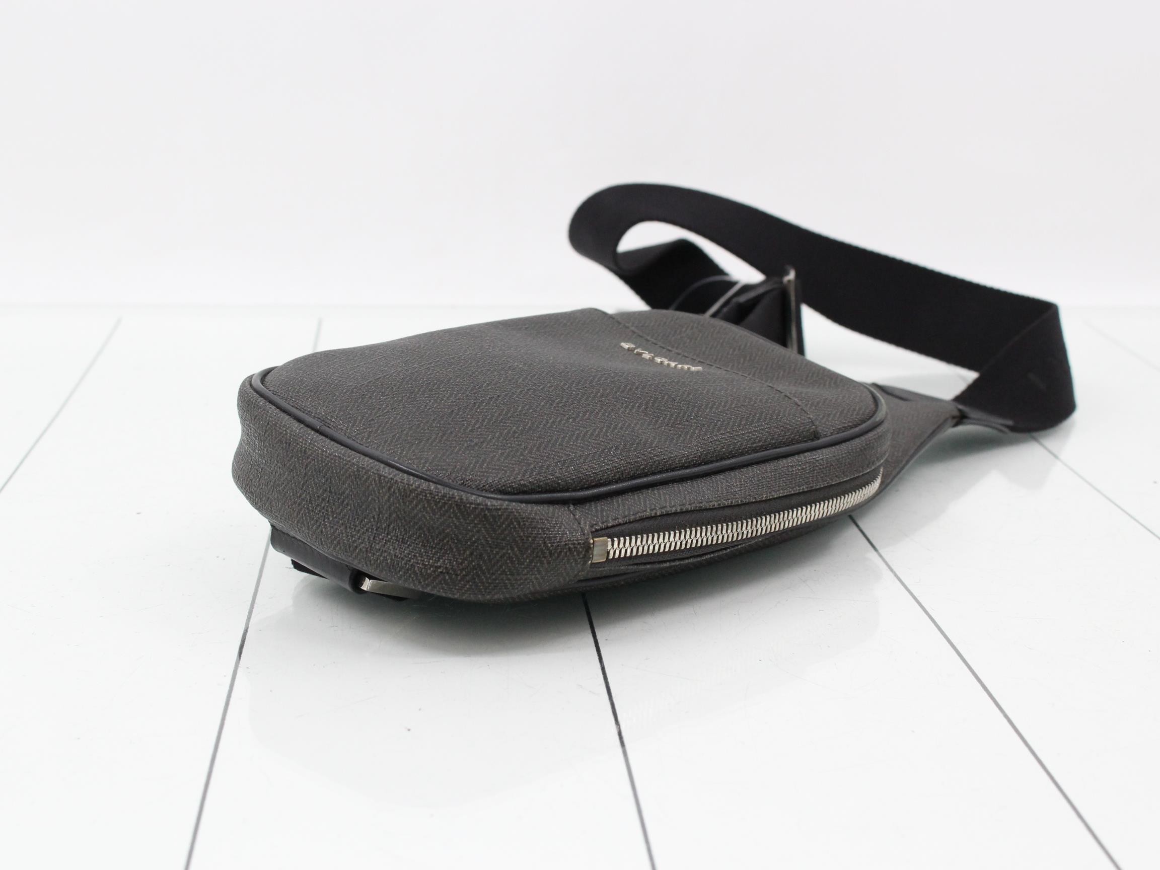 Body bag — view 6