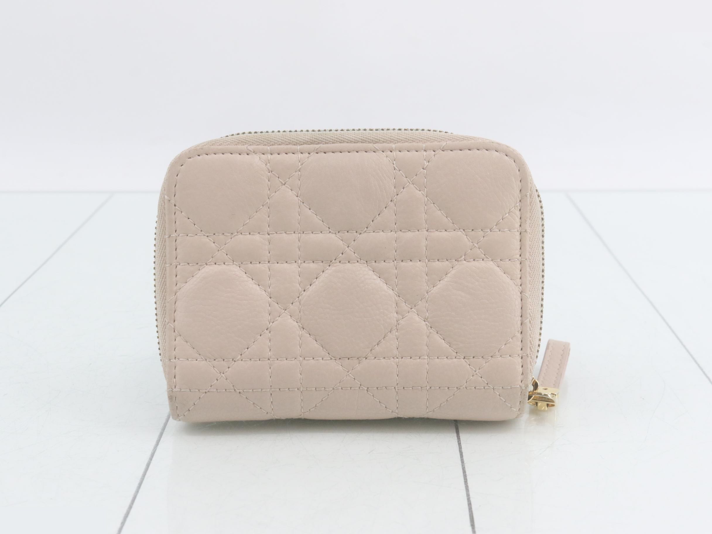 Bi-fold wallet — view 2