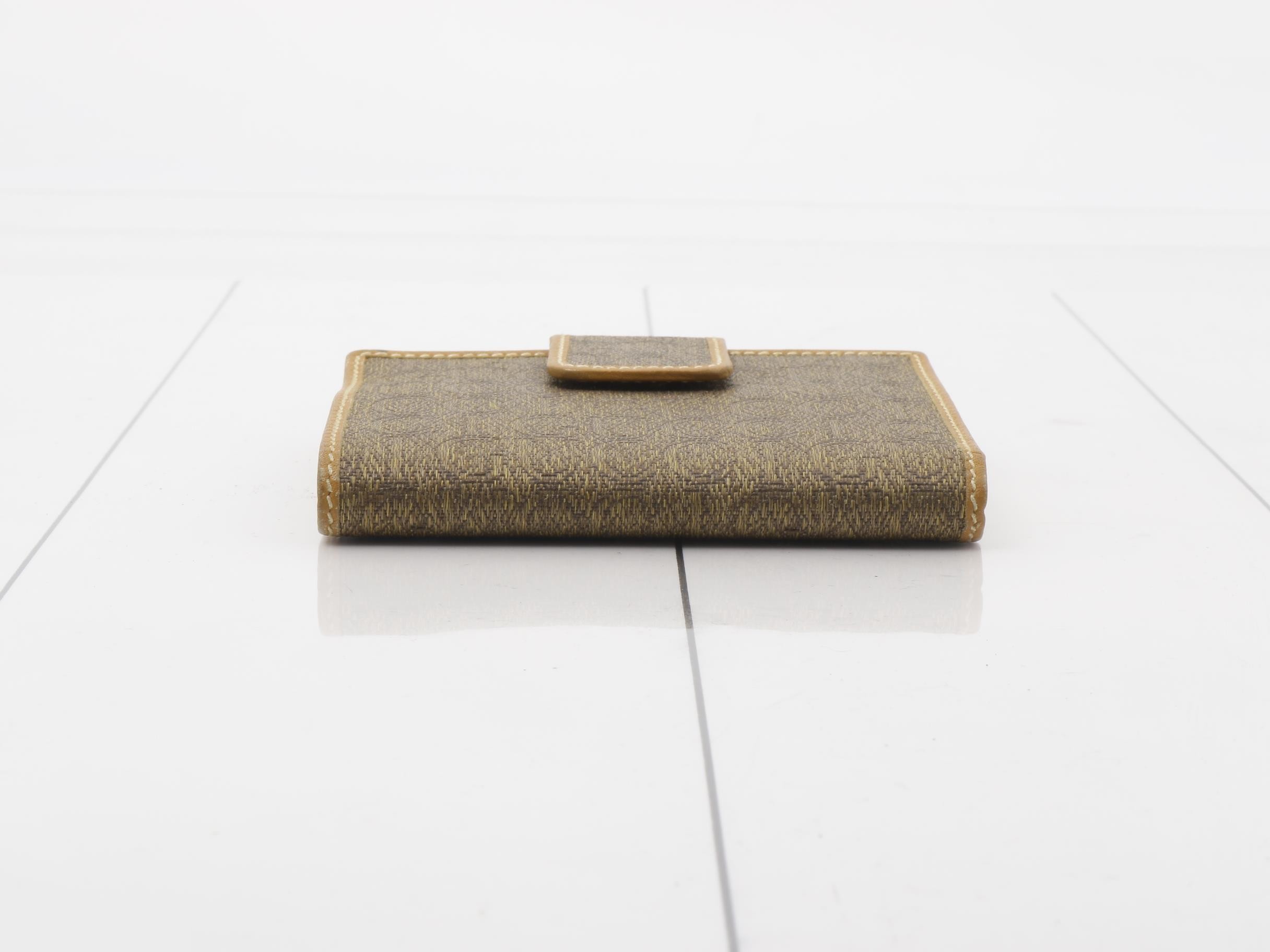 Vintage Bi-fold Wallet with Clasp Closure and Logo on Canvas — view 3